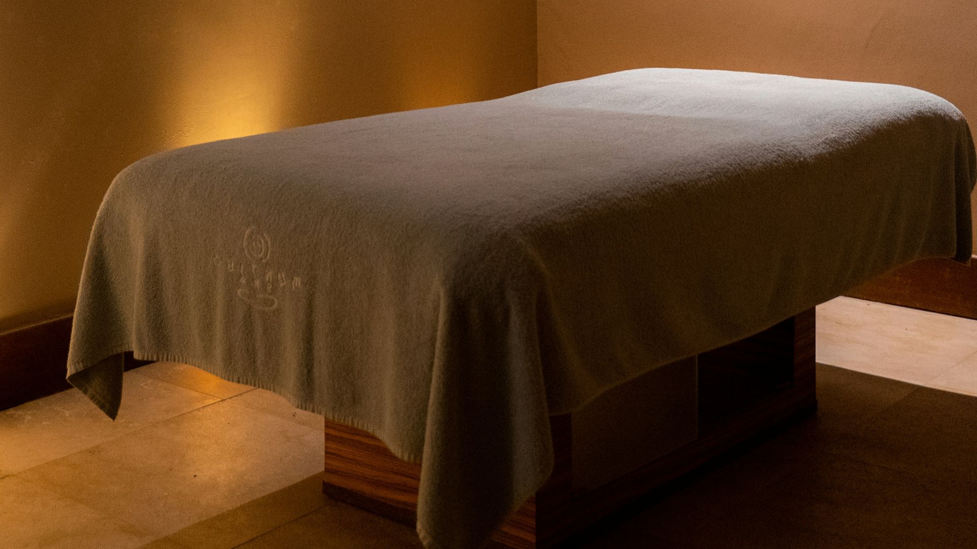 14. Dans Le Noir Spa