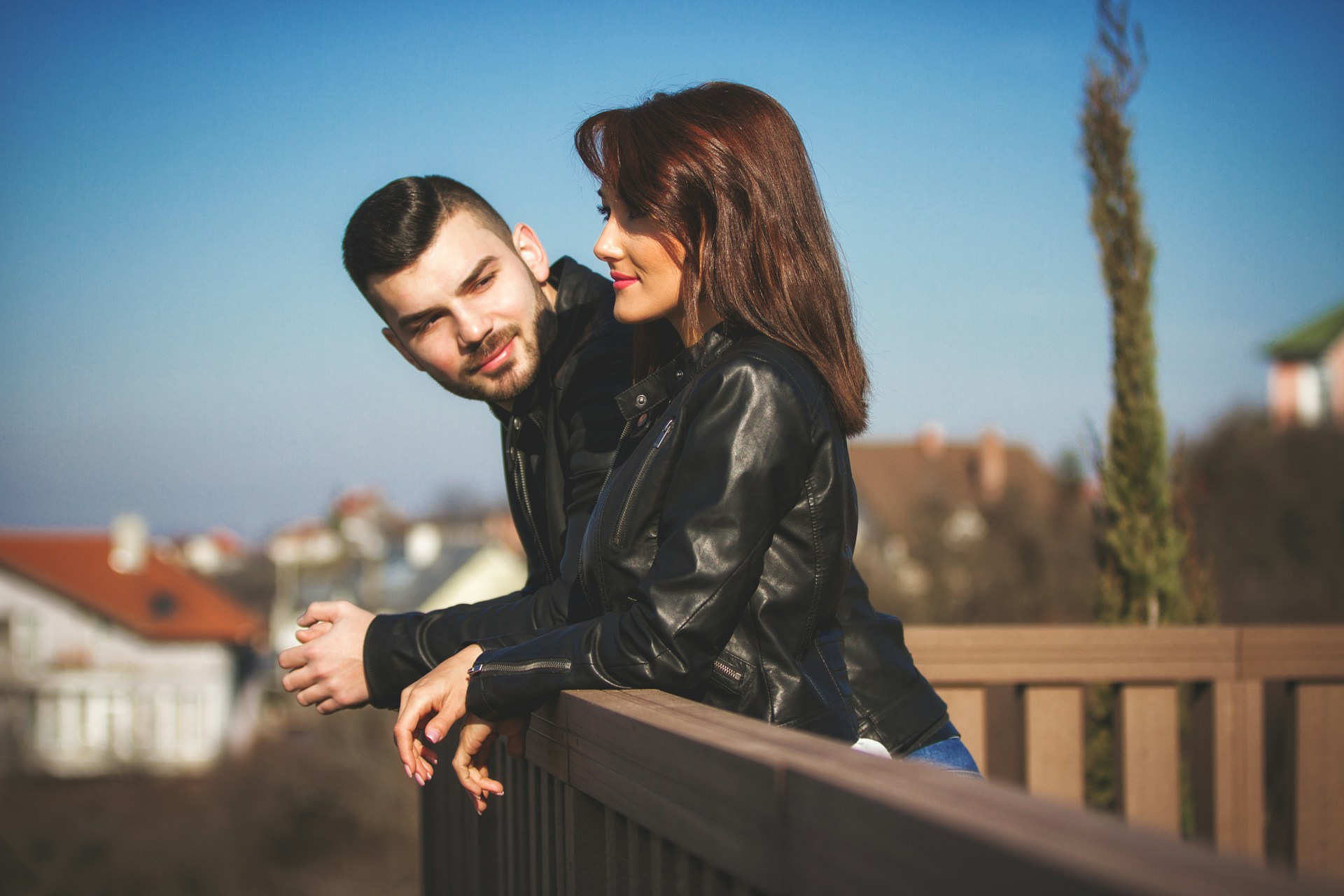 7 signes que votre relation amoureuse vous épanouit (et 7 signes qu’elle vous bloque complètement)