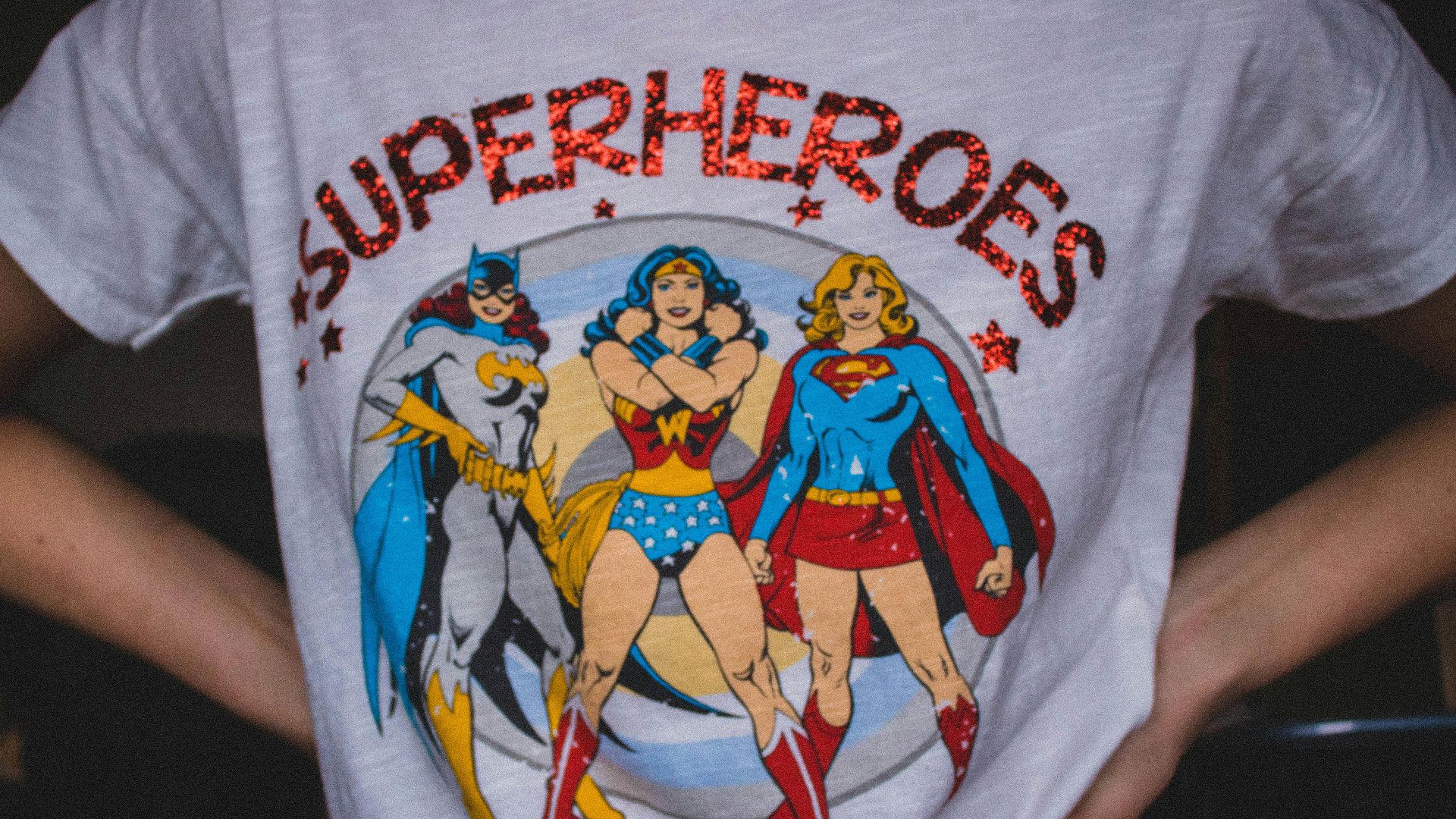 12. T-shirts drôles et jeans classiques