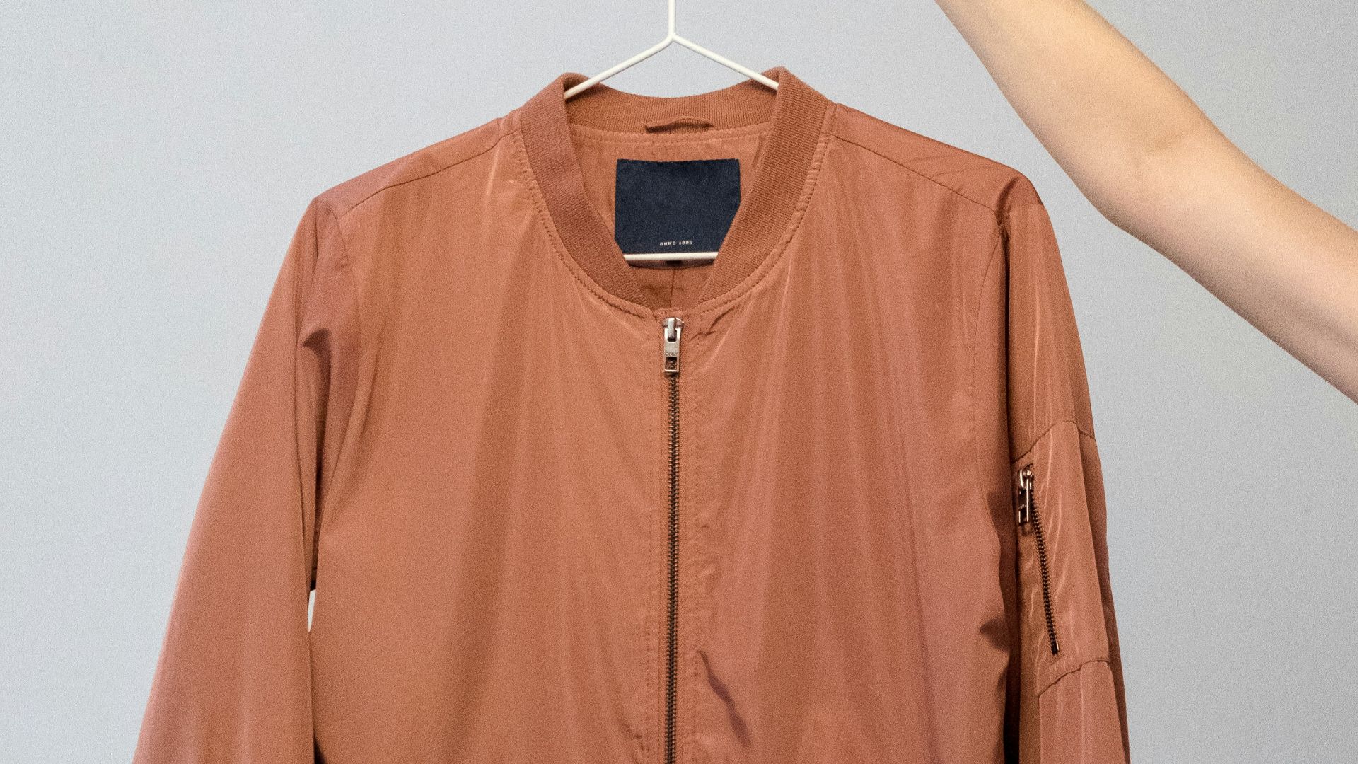 20. Jeans et blouson bombardier noir