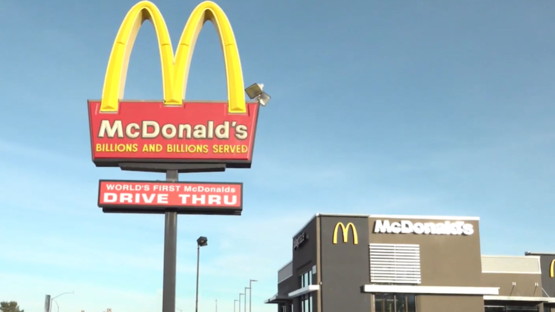 6. Le premier service au volant de McDonald's au monde a été construit pour servir les soldats