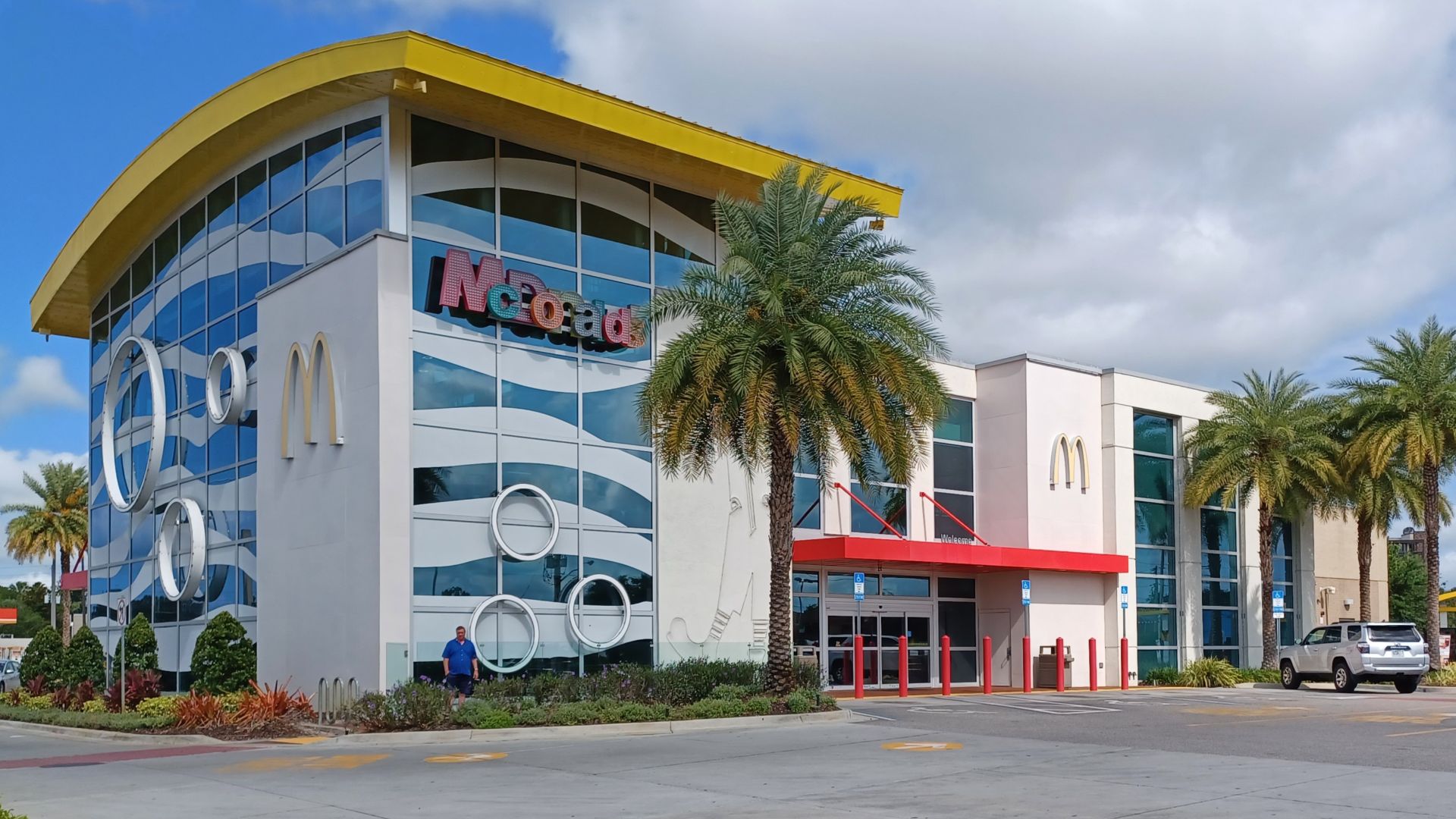 20. Le plus grand McDonald's du monde se trouve à Orlando