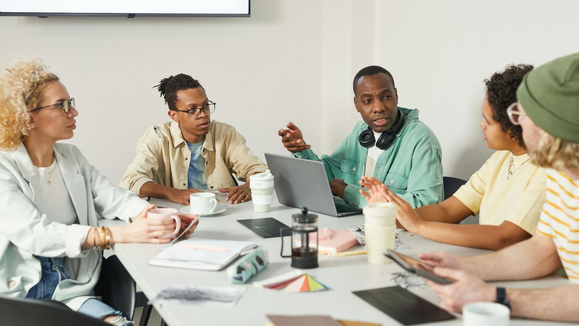 1. Exclusion soudaine de réunions importantes