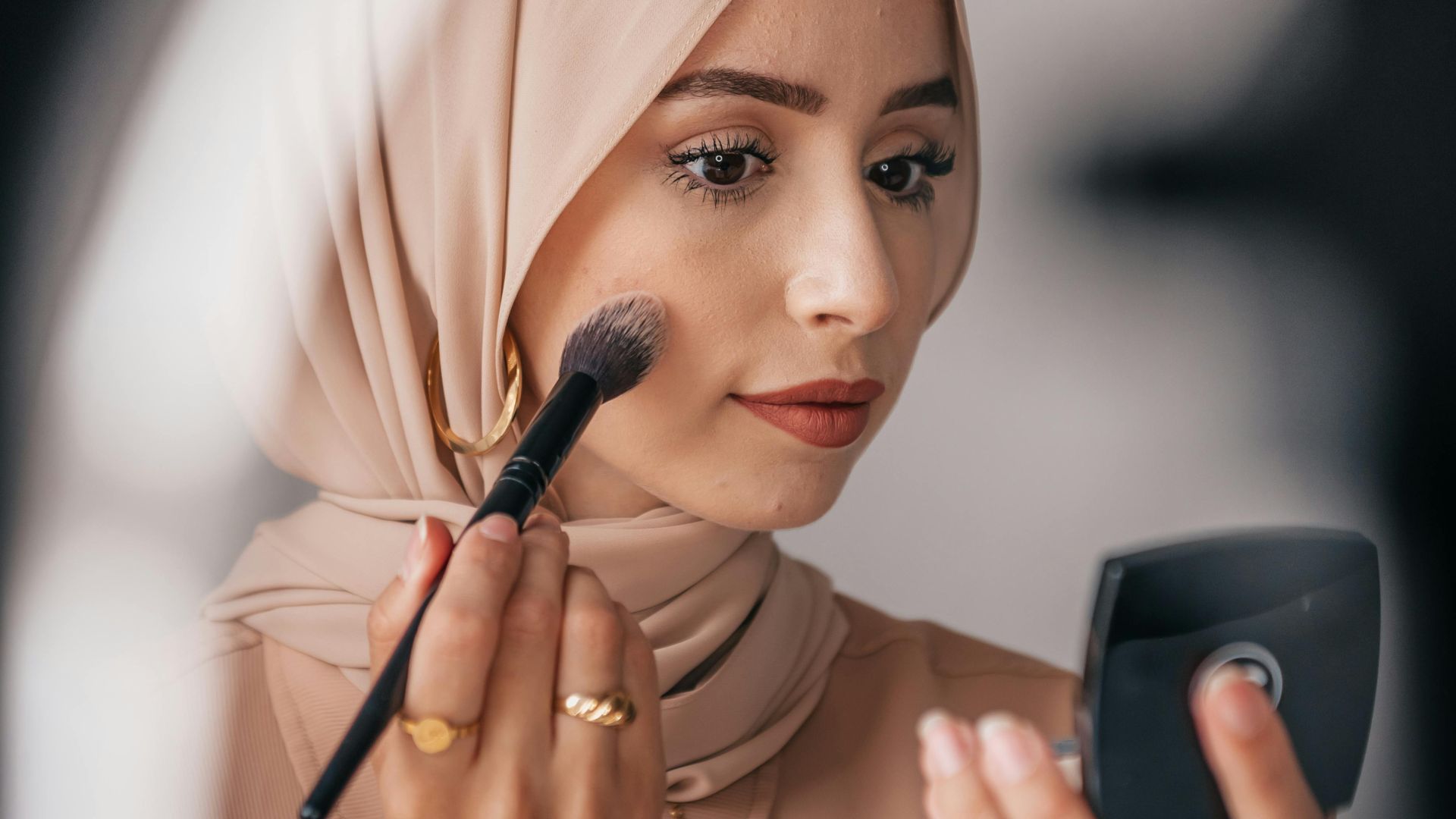 10 raisons pour lesquelles votre maquillage ne tient pas toute la journée et 10 solutions pour qu’il reste impeccable