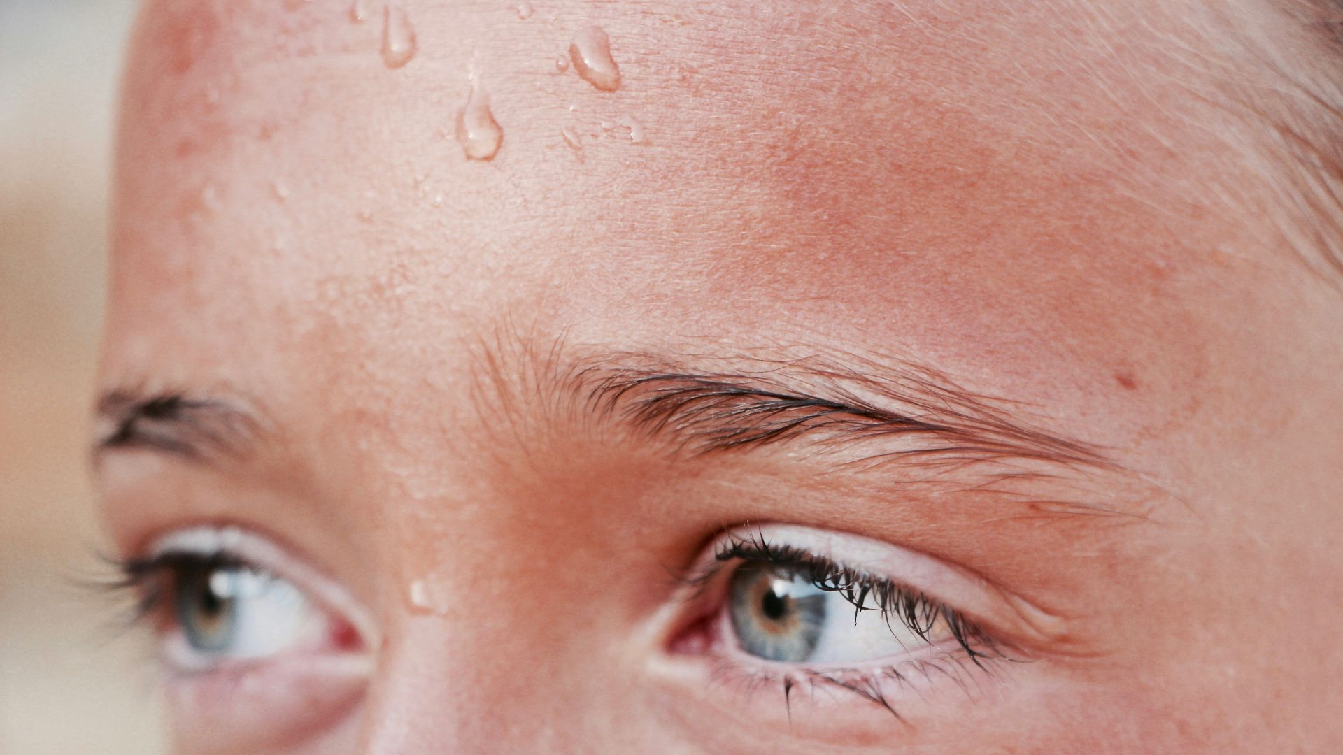 4. Vous transpirez constamment