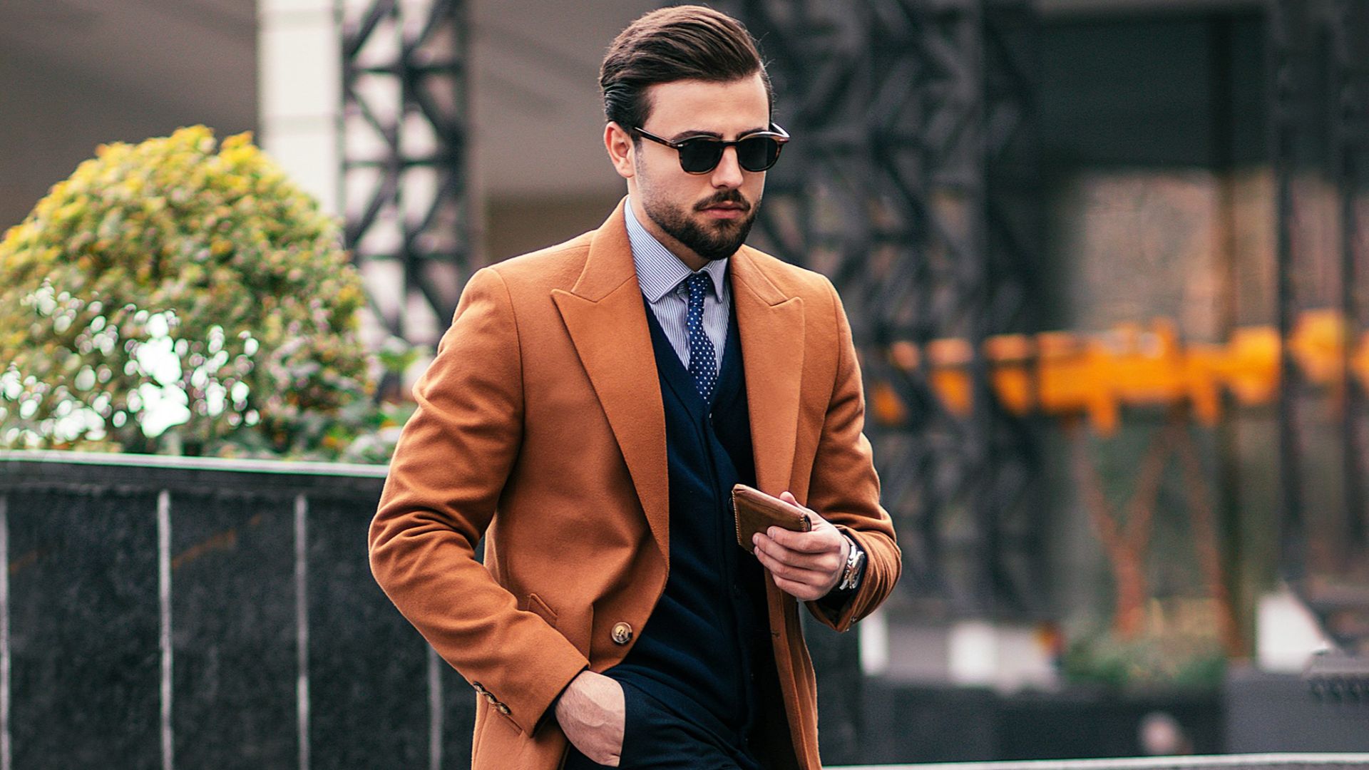 10. Optez pour des blazers ajustés dans des tons automnaux