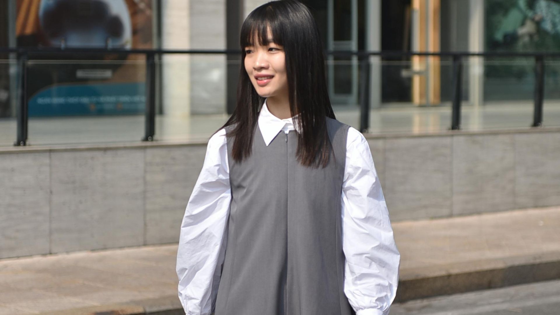 11. Superposer des chemises à manches longues sous les robes