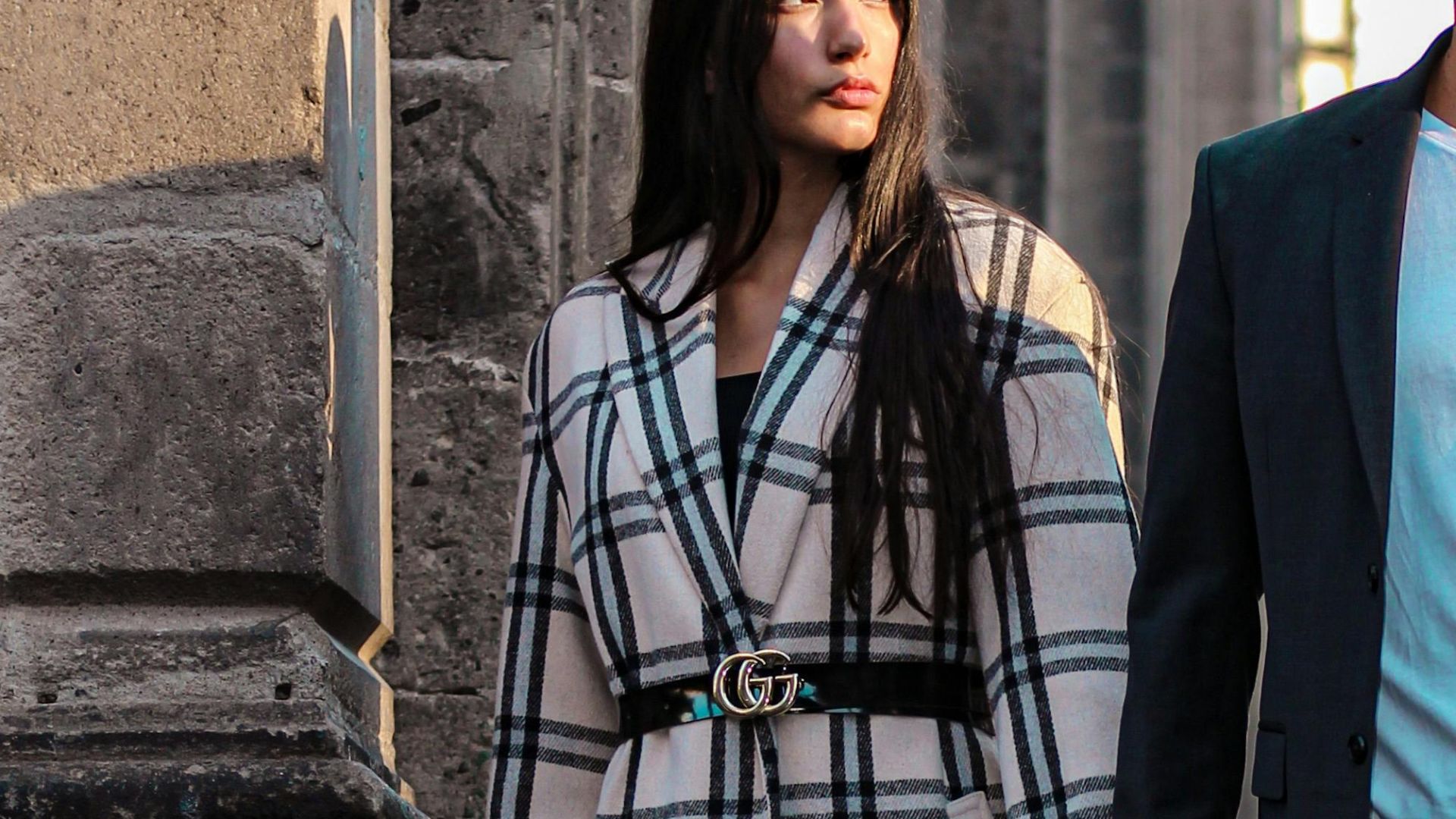 9. Ceinturer ses manteaux pour un look structuré