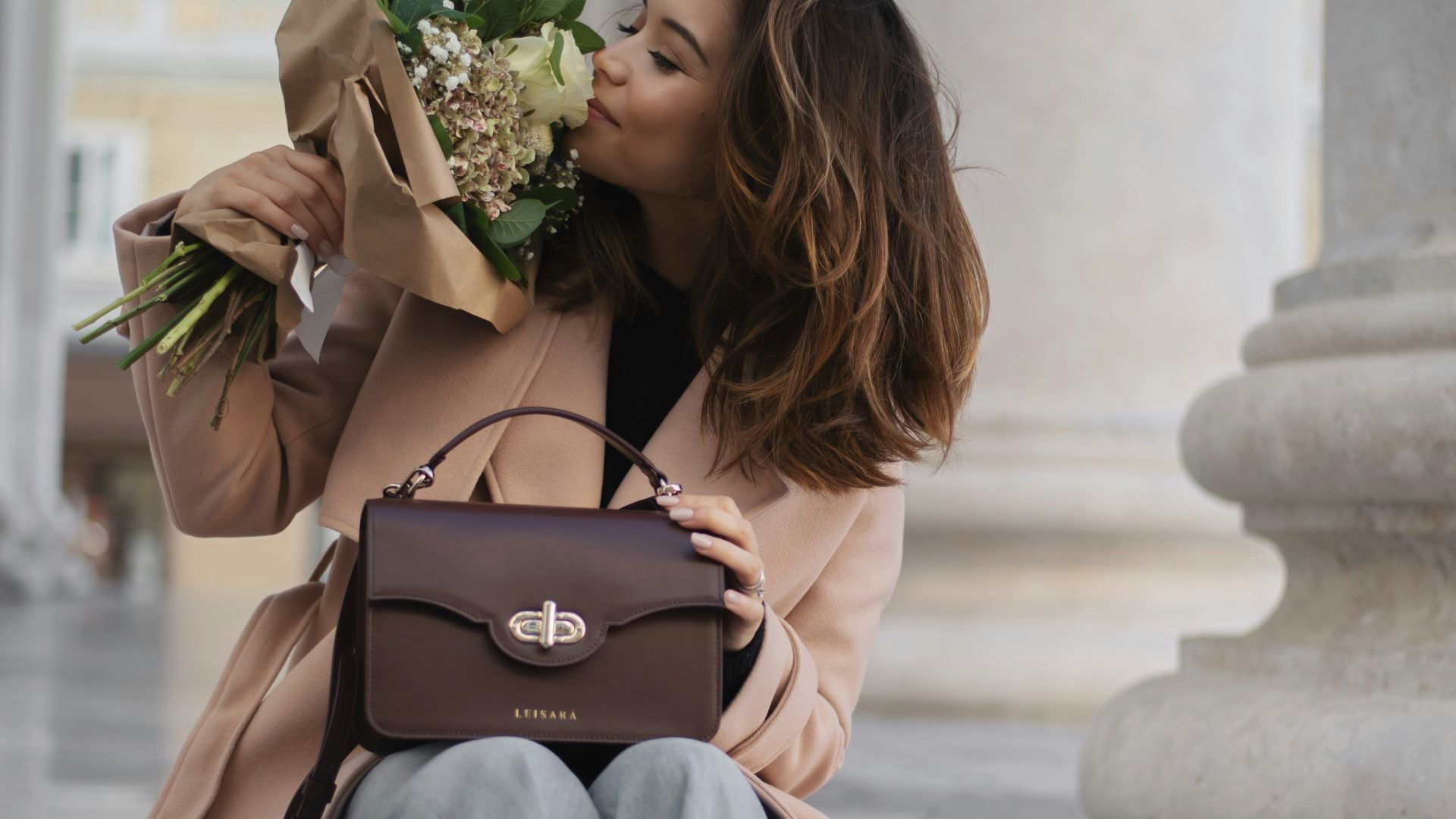 20. Utiliser des sacs à main dans des couleurs saisonnières