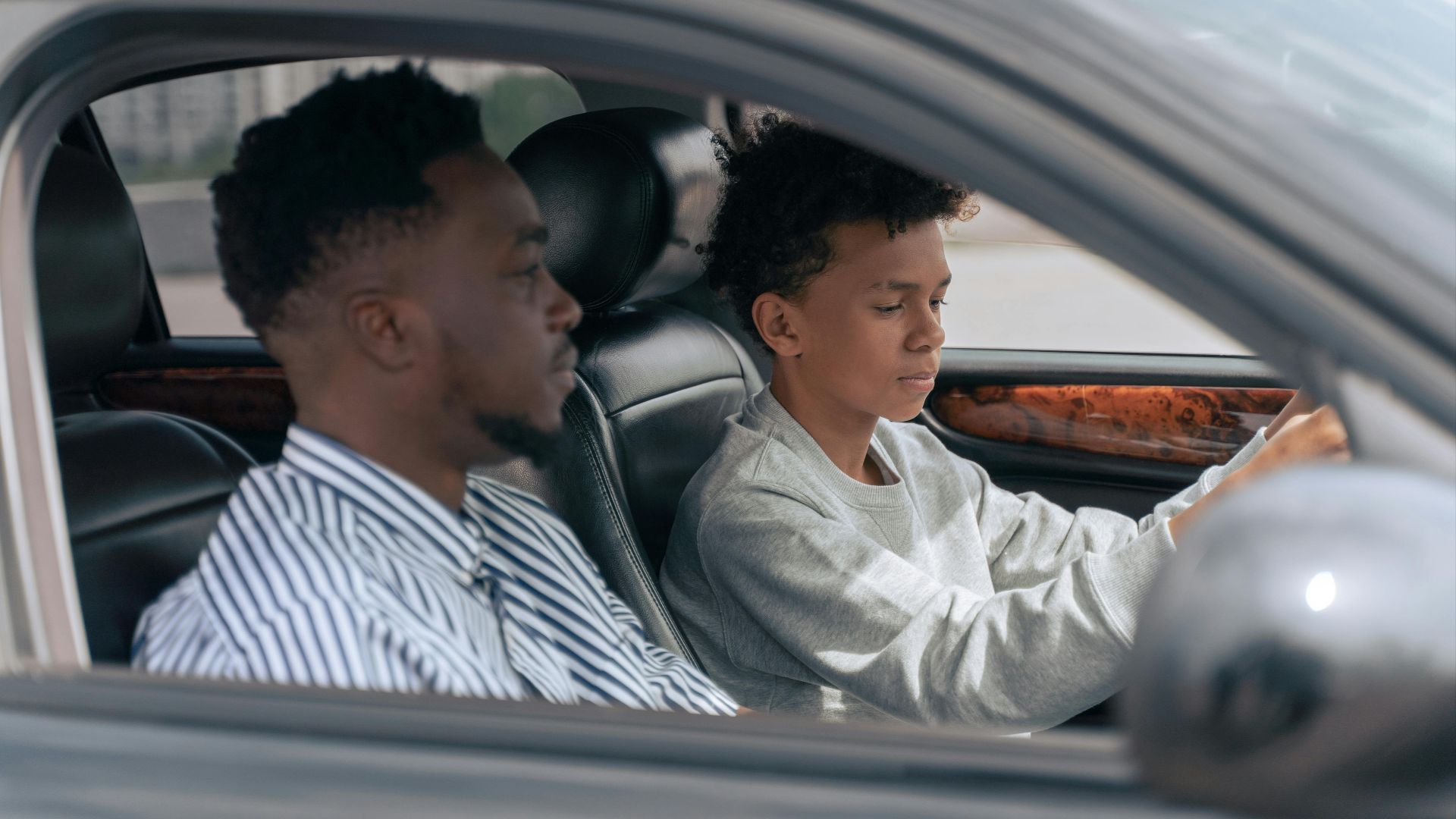 10 choses que l’auto-école ne vous apprend pas et 10 choses qu’on vous apprend toujours