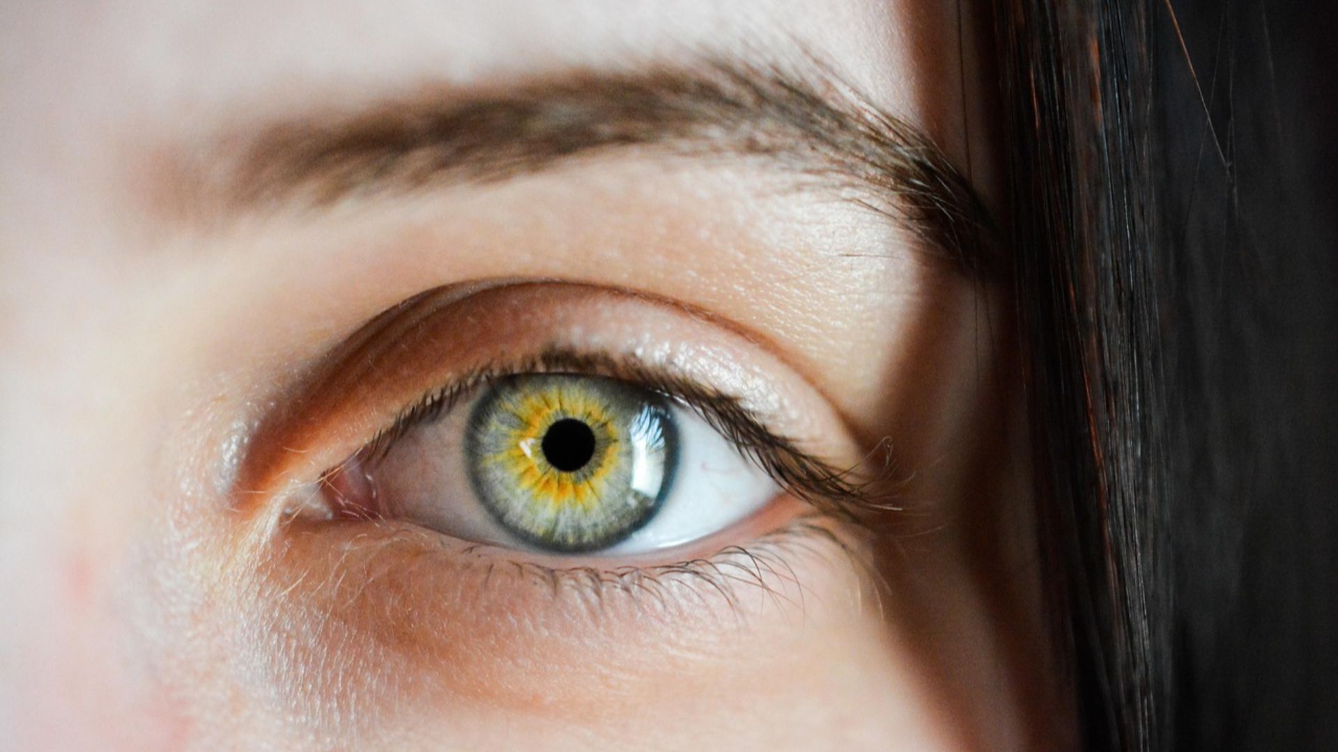 2. Sourcils fins