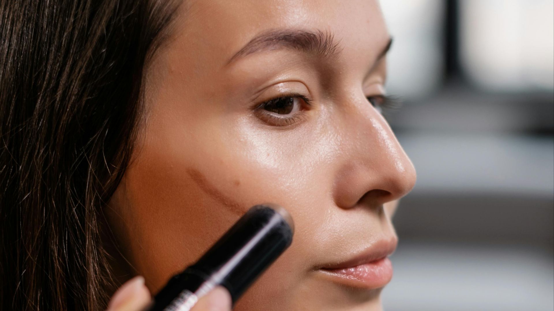13. Contour sévère
