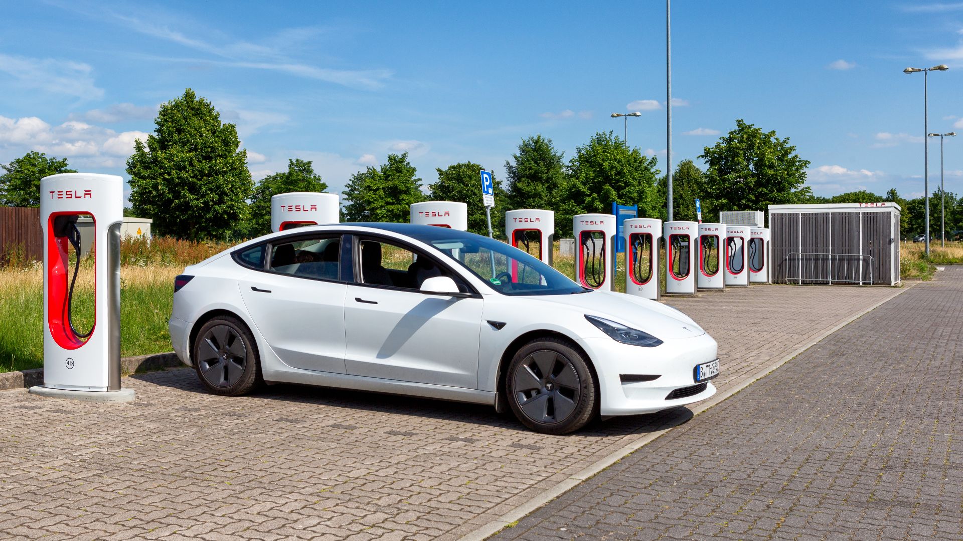 4. Accès au réseau de superchargeurs Tesla
