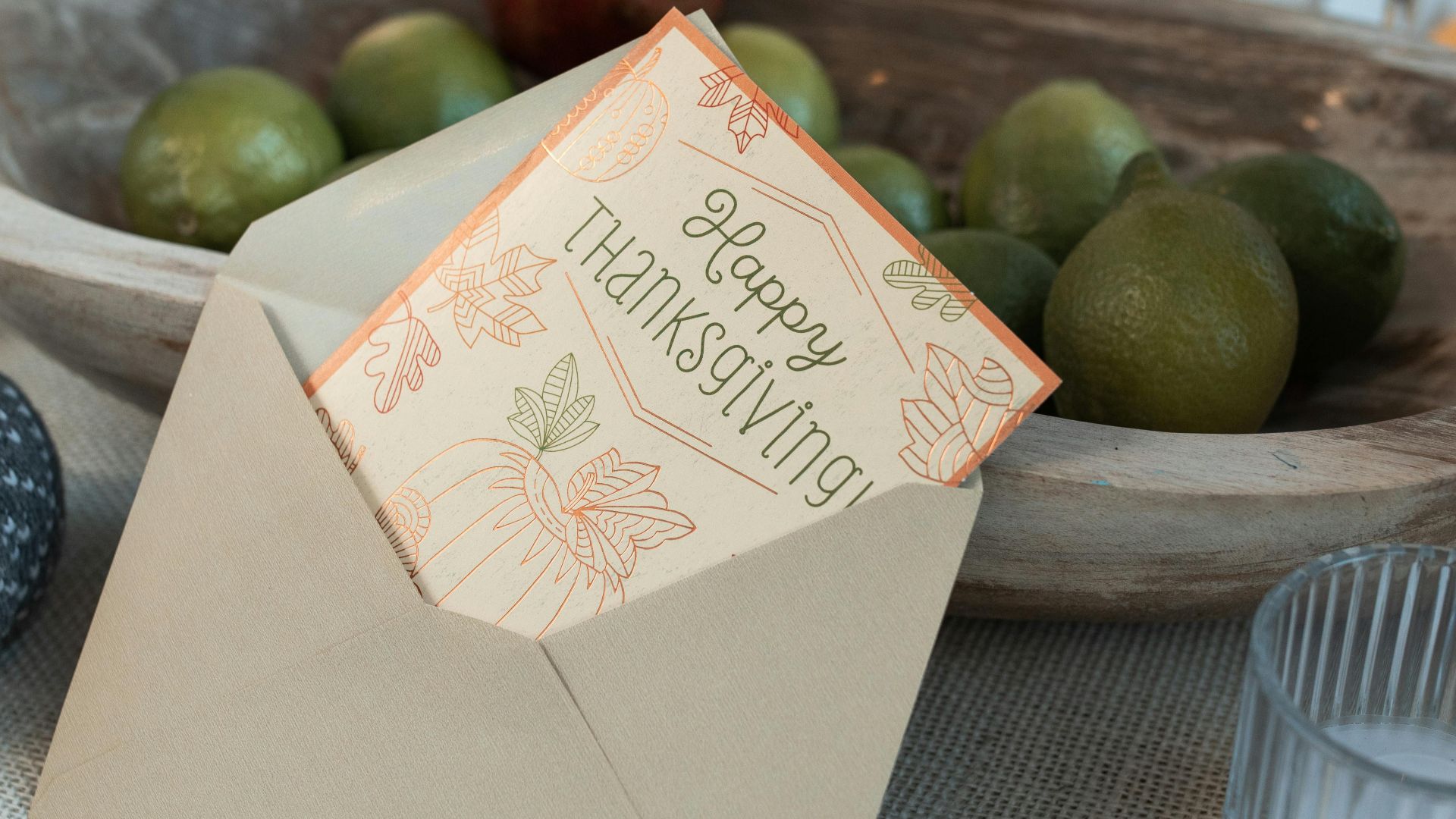 13. Ajouter des cartes de table avec des noms ou des notes aimables