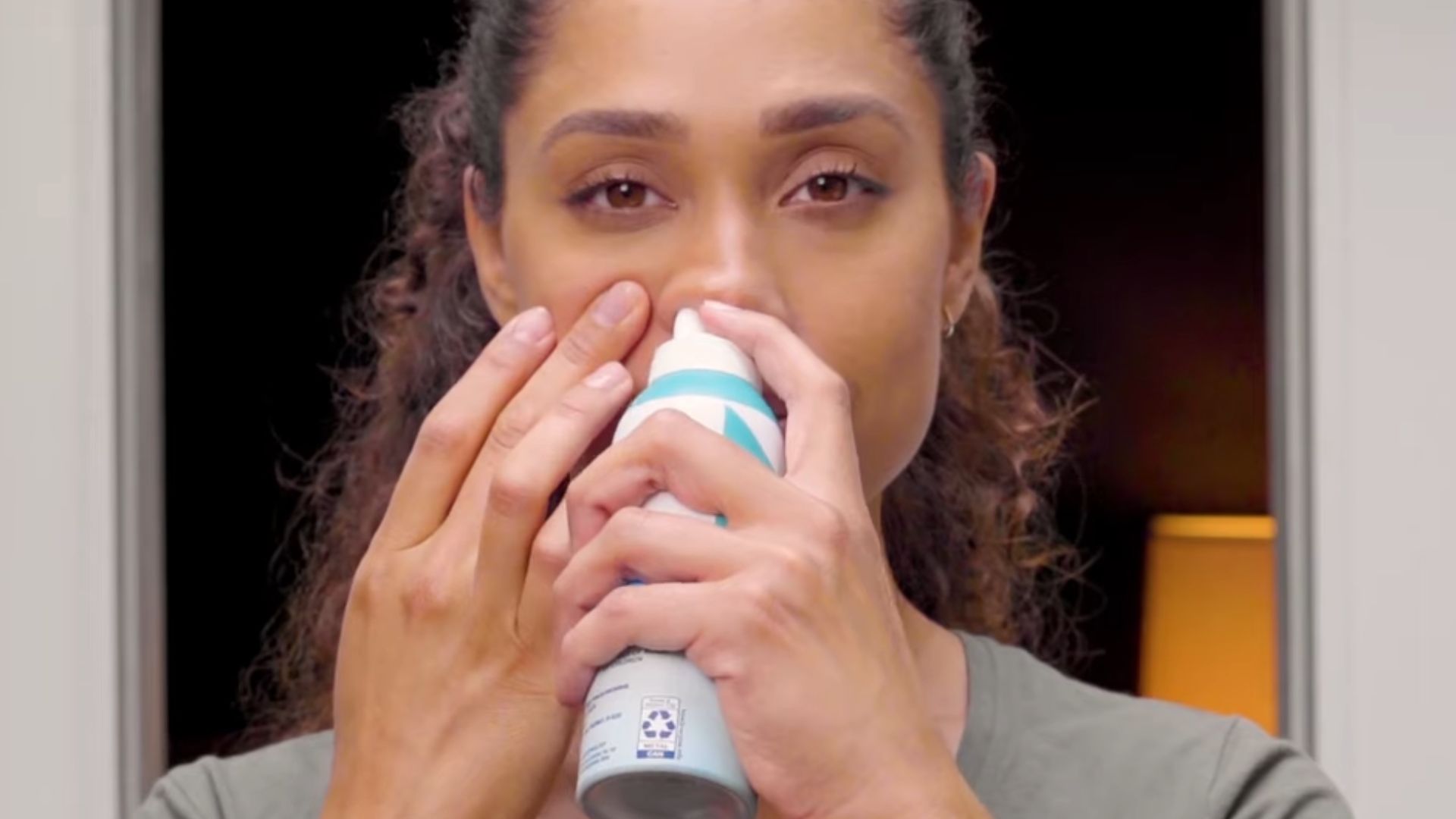 2. Spray nasal salin