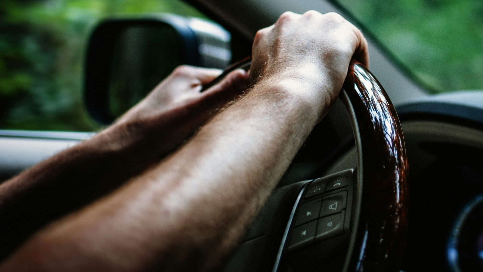 7. La voiture tire