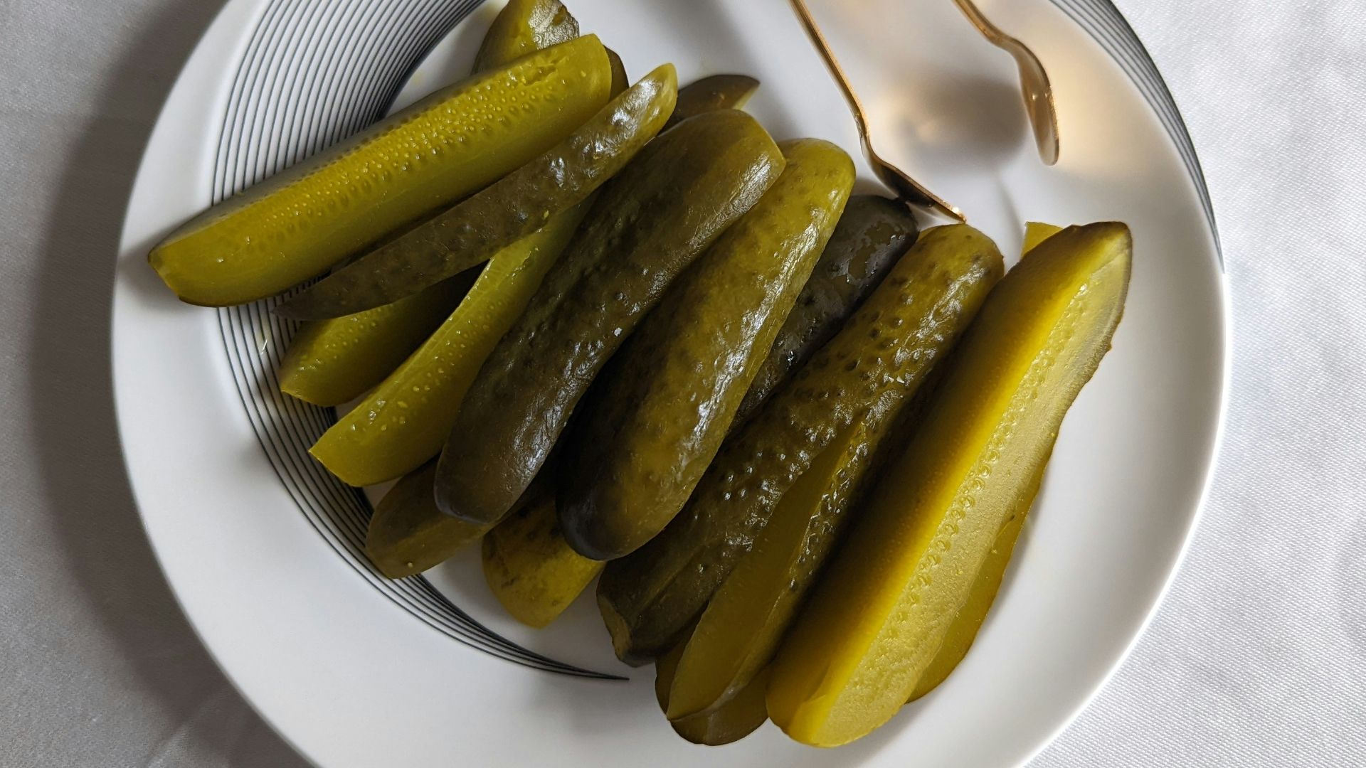 6. Tranches de cornichons à l'aneth surdimensionnées