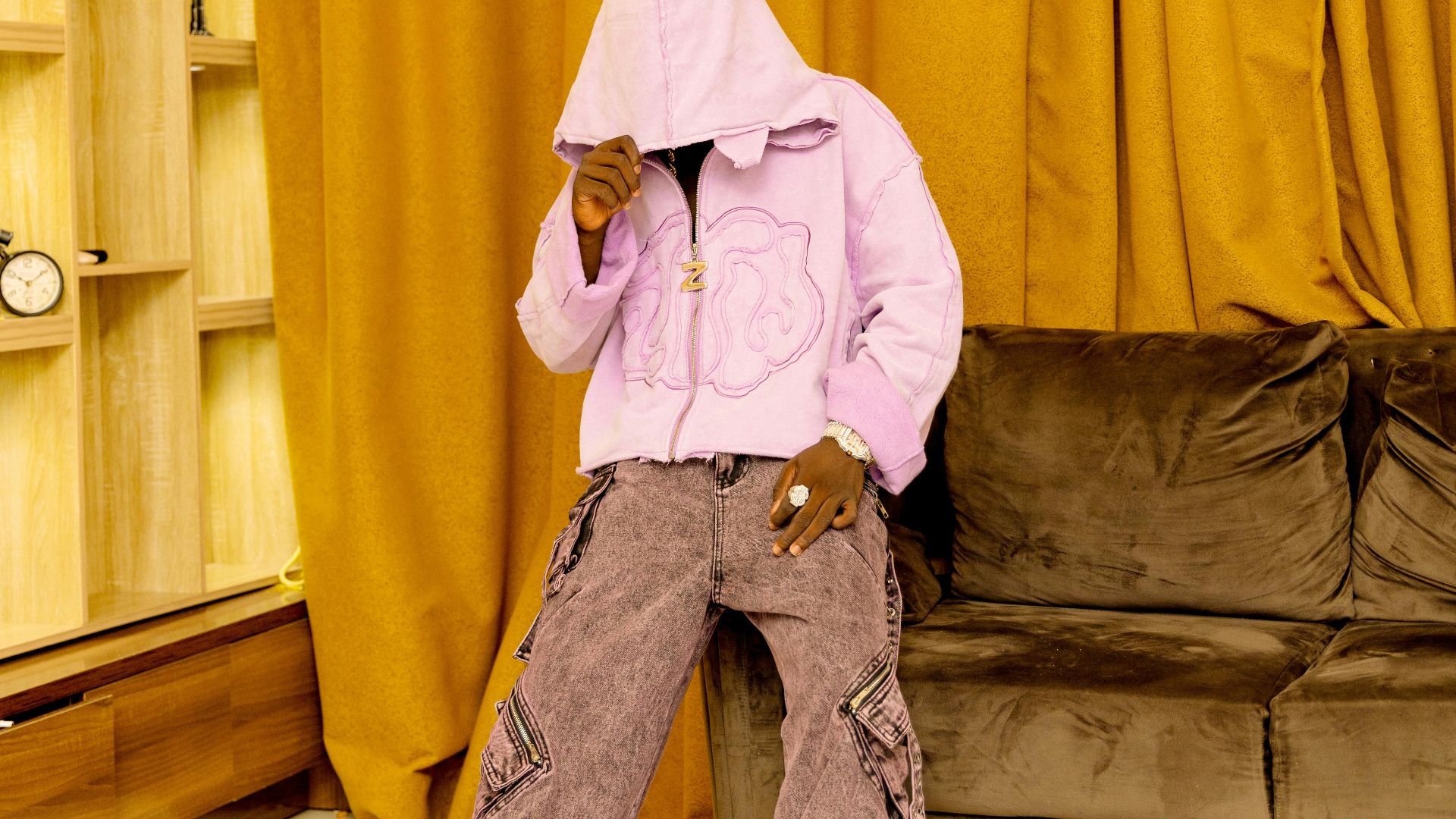 8. Pantalon trop ample qui traîne sur le sol