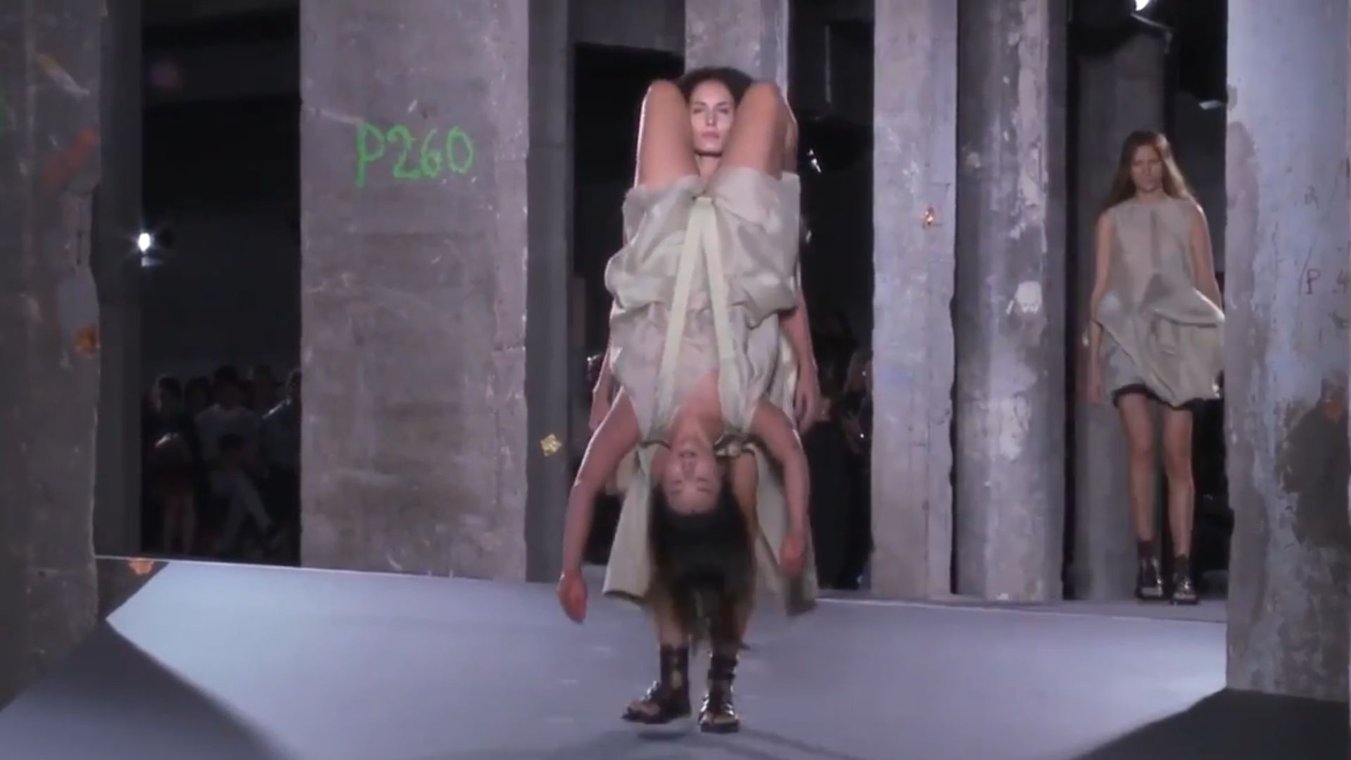 1. Le sac à dos humain de Rick Owens (2015)