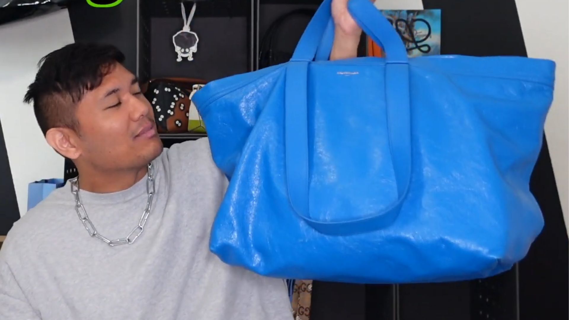 4. Robe sac bleu IKEA de Balenciaga (2017)