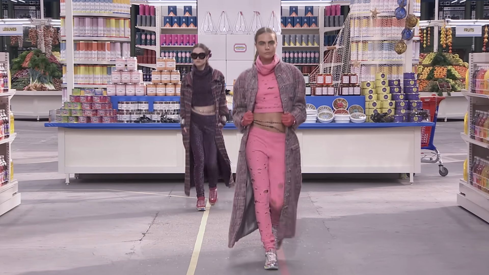 7. Les tenues de Chanel à l'épicerie (2014)
