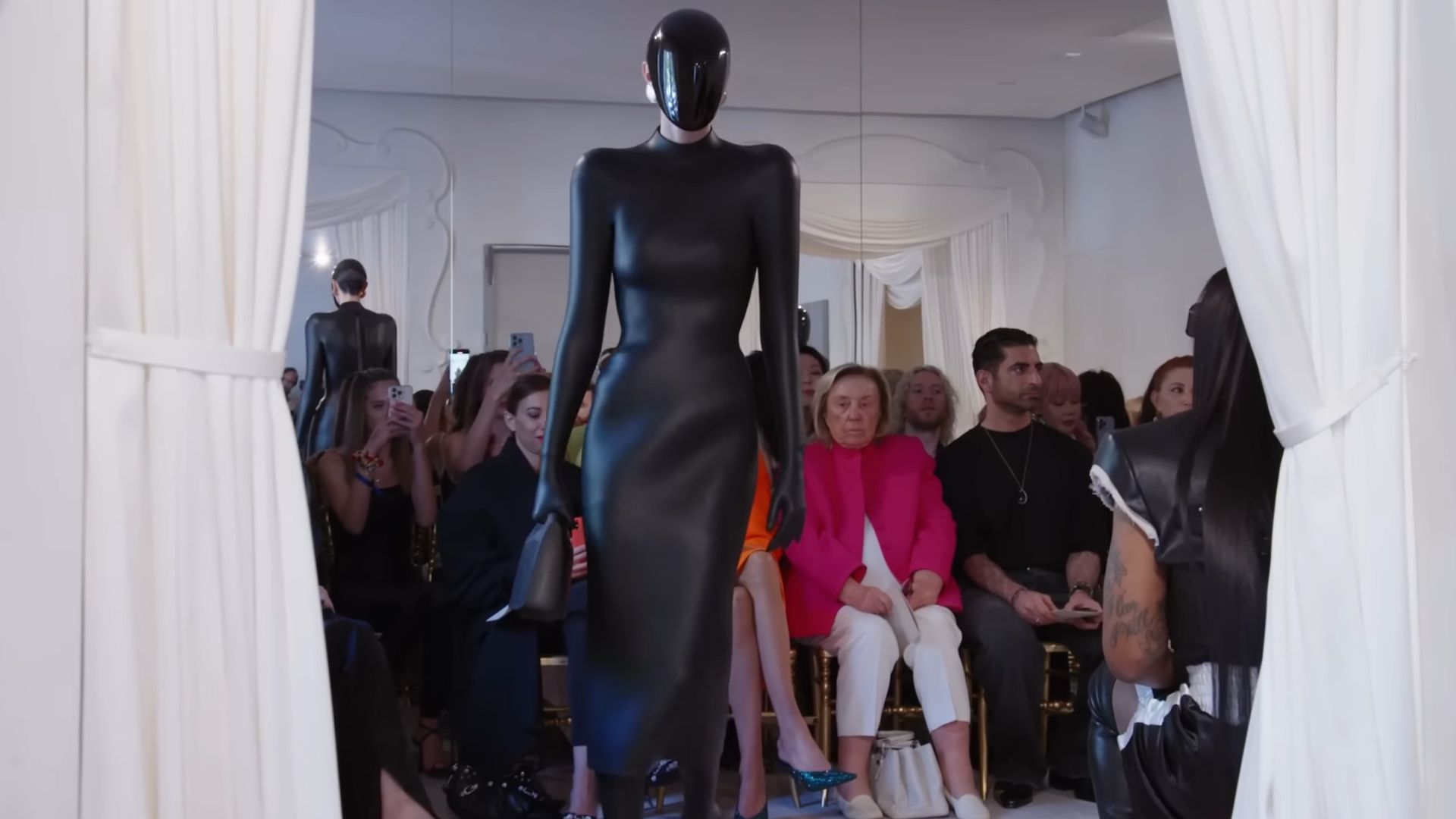 9. La robe noire sculptée de Balenciaga (2021)