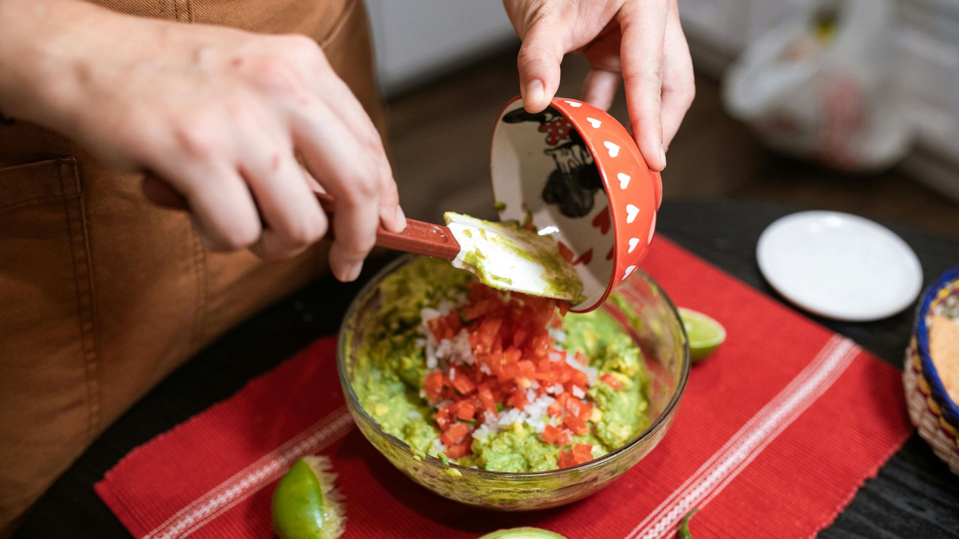 5. Incorporer de l'ail cru dans le guacamole