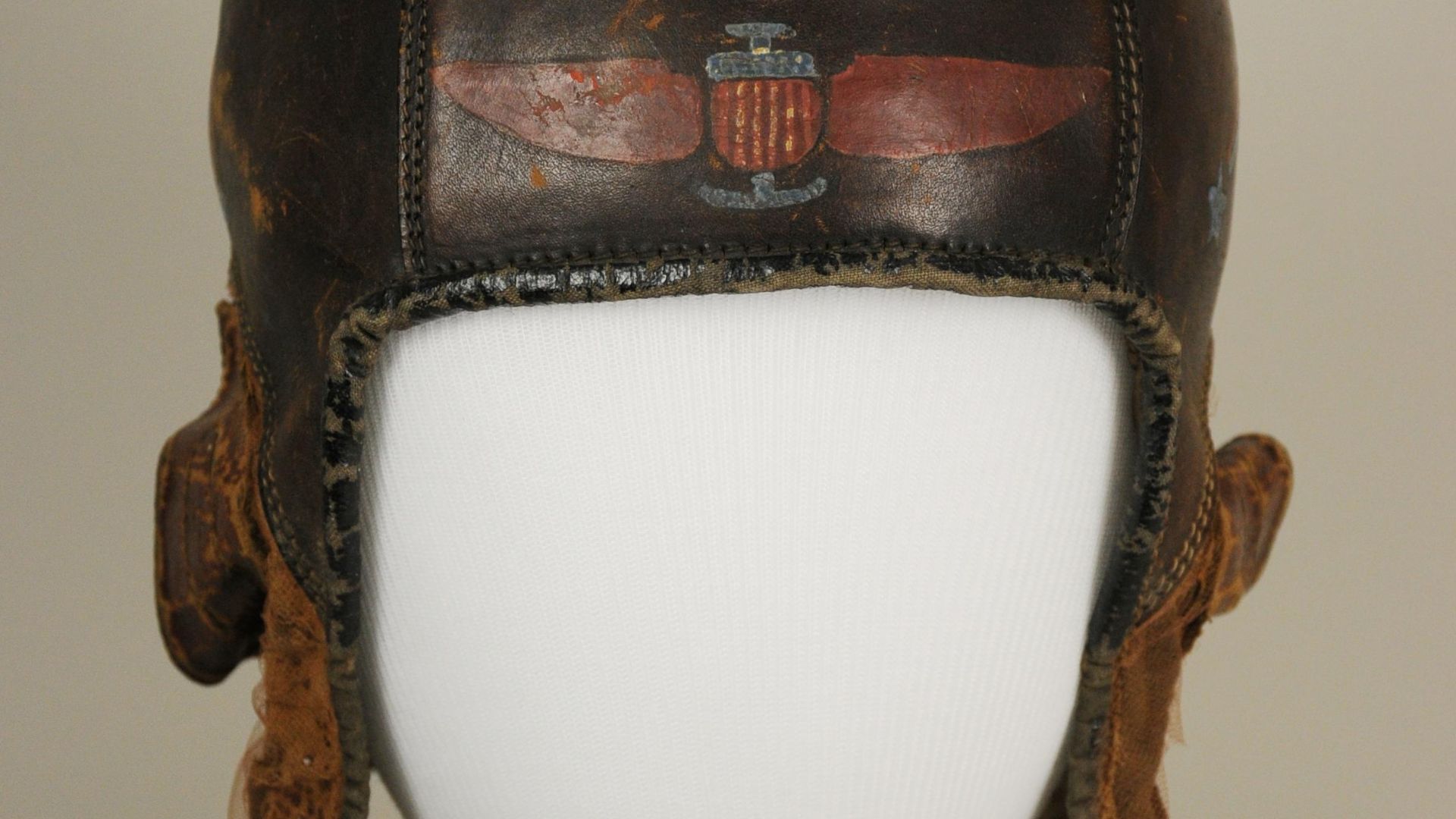 16. La casquette d'aviateur