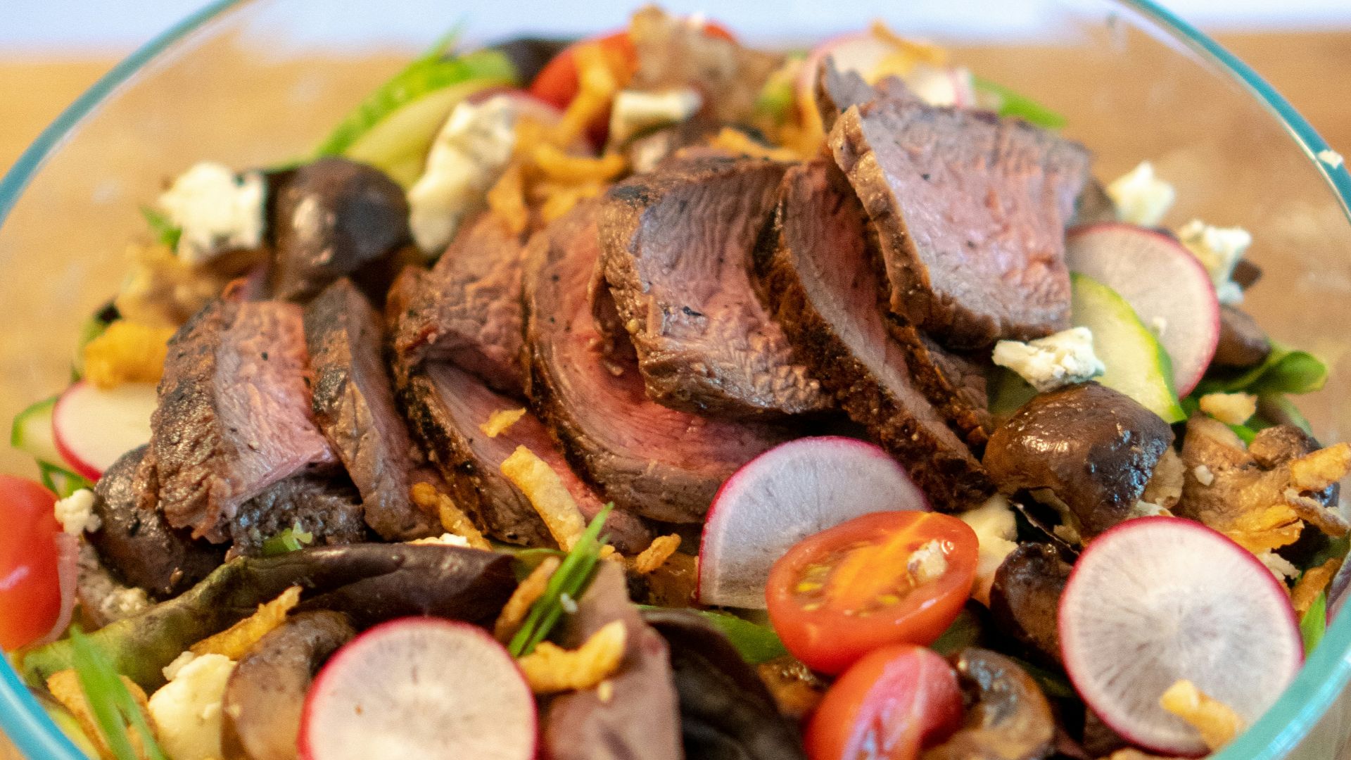4. Salade de steak et d'épinards avec glaçage balsamique
