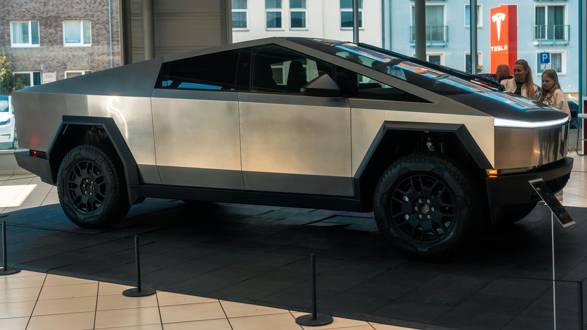 1. Le Cybertruck de Tesla dévoilé