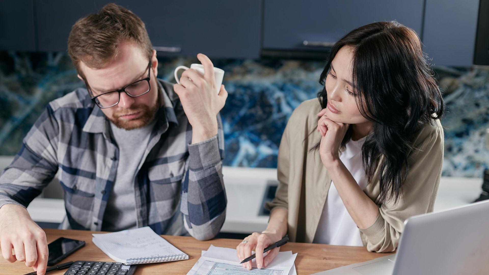 6. La domination financière masculine