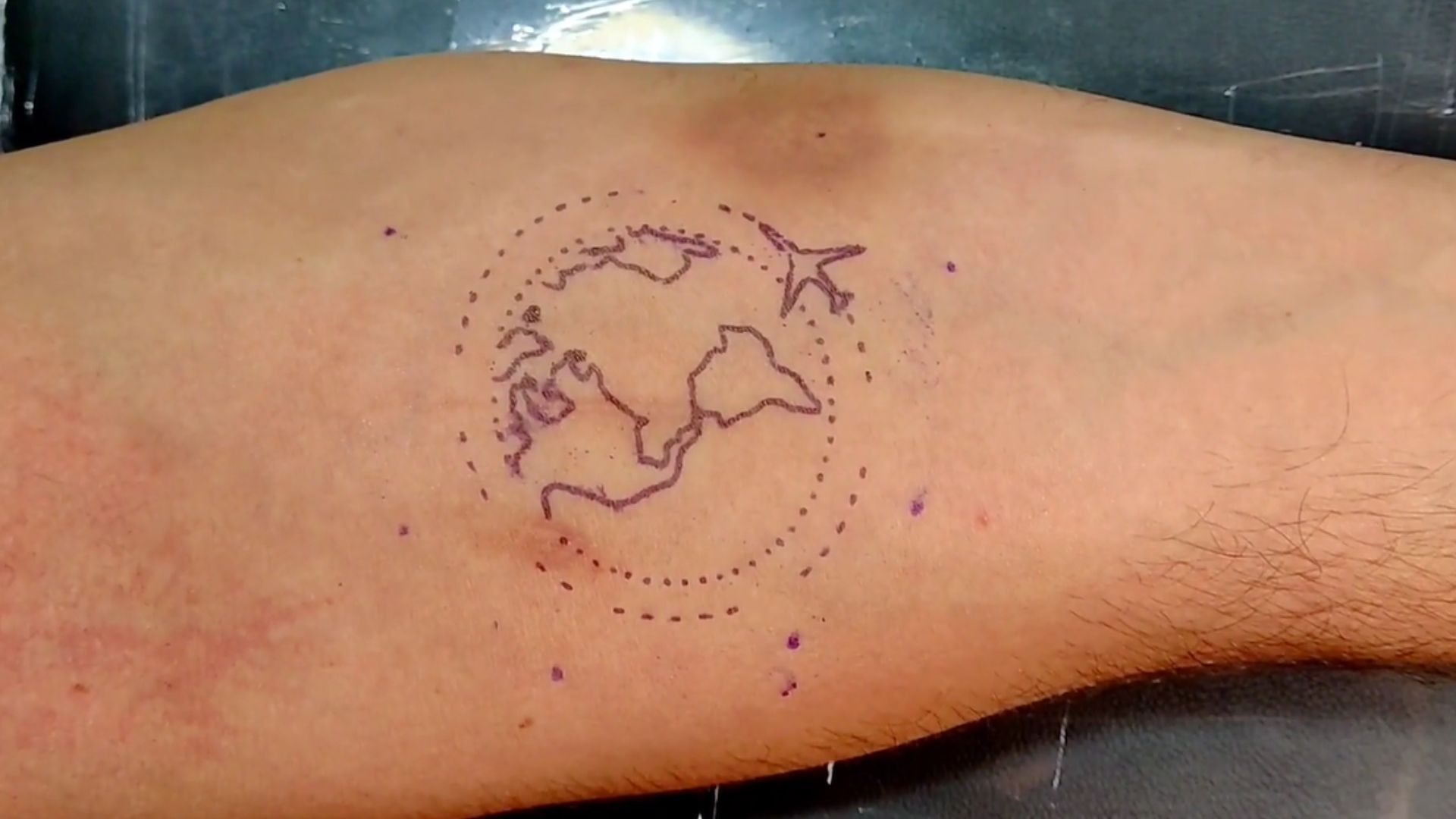 18. Globe terrestre minimal