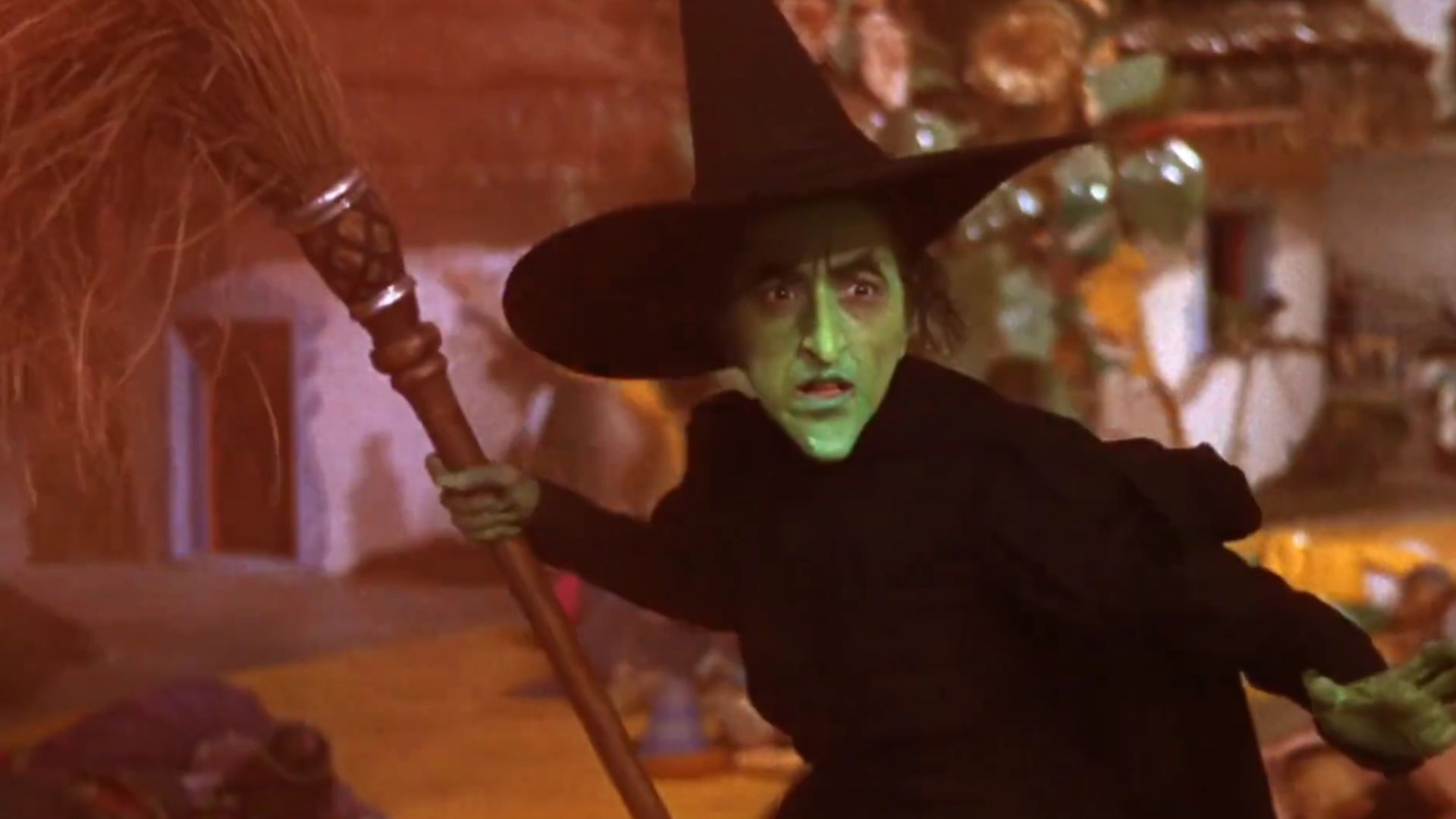 3. Robe et chapeau noirs de la méchante sorcière de l'Ouest (Le Magicien d'Oz)