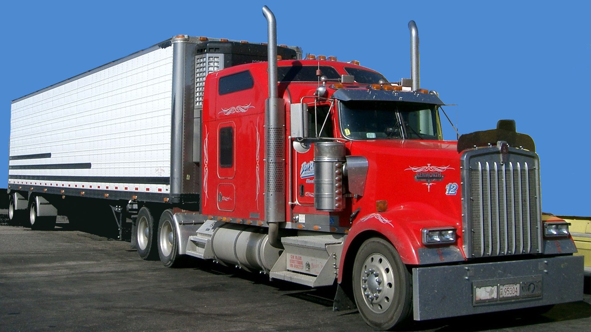 19. La poursuite du camion-citerne dans Permis de tuer