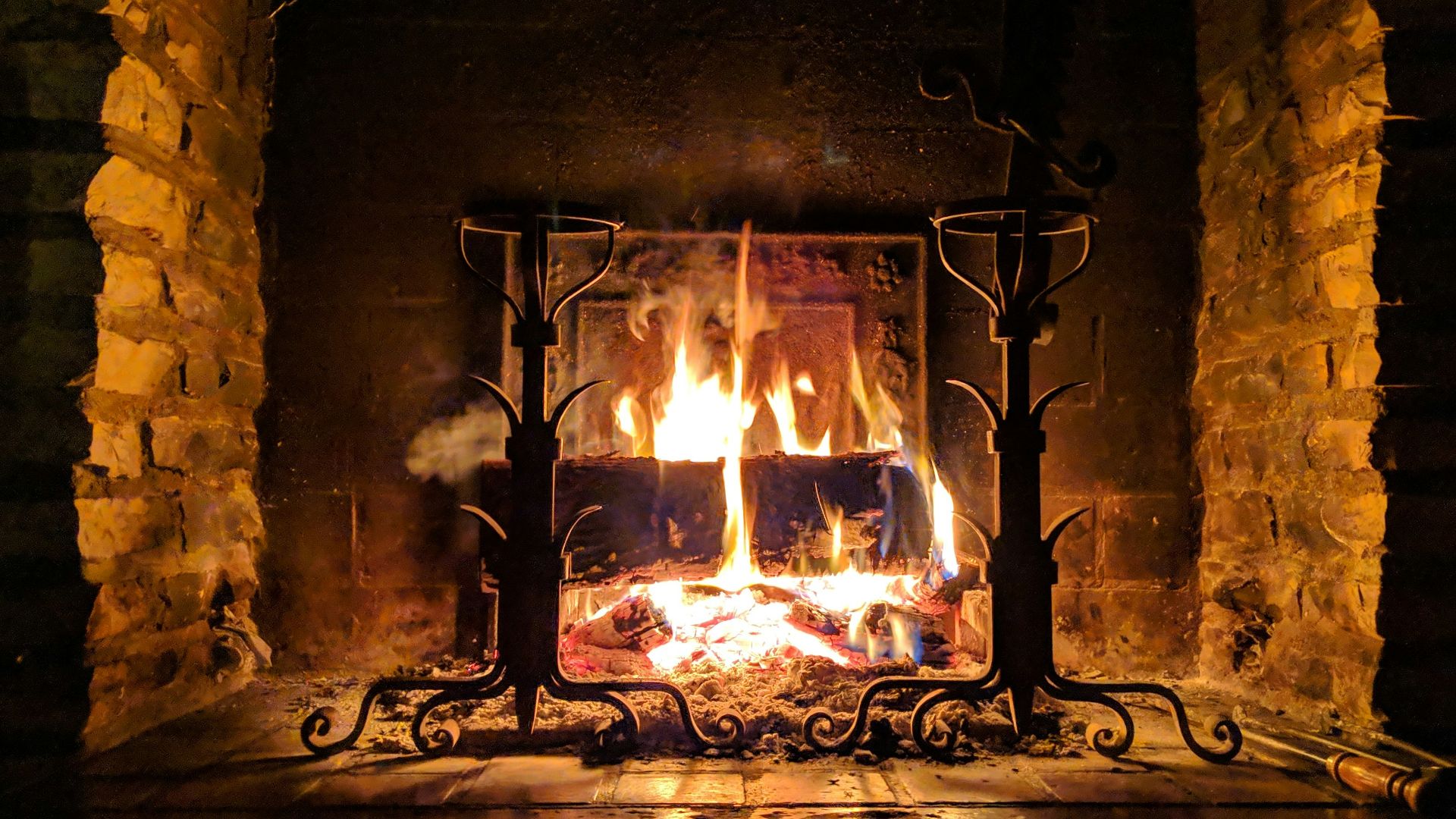 3. Câlins au coin du feu