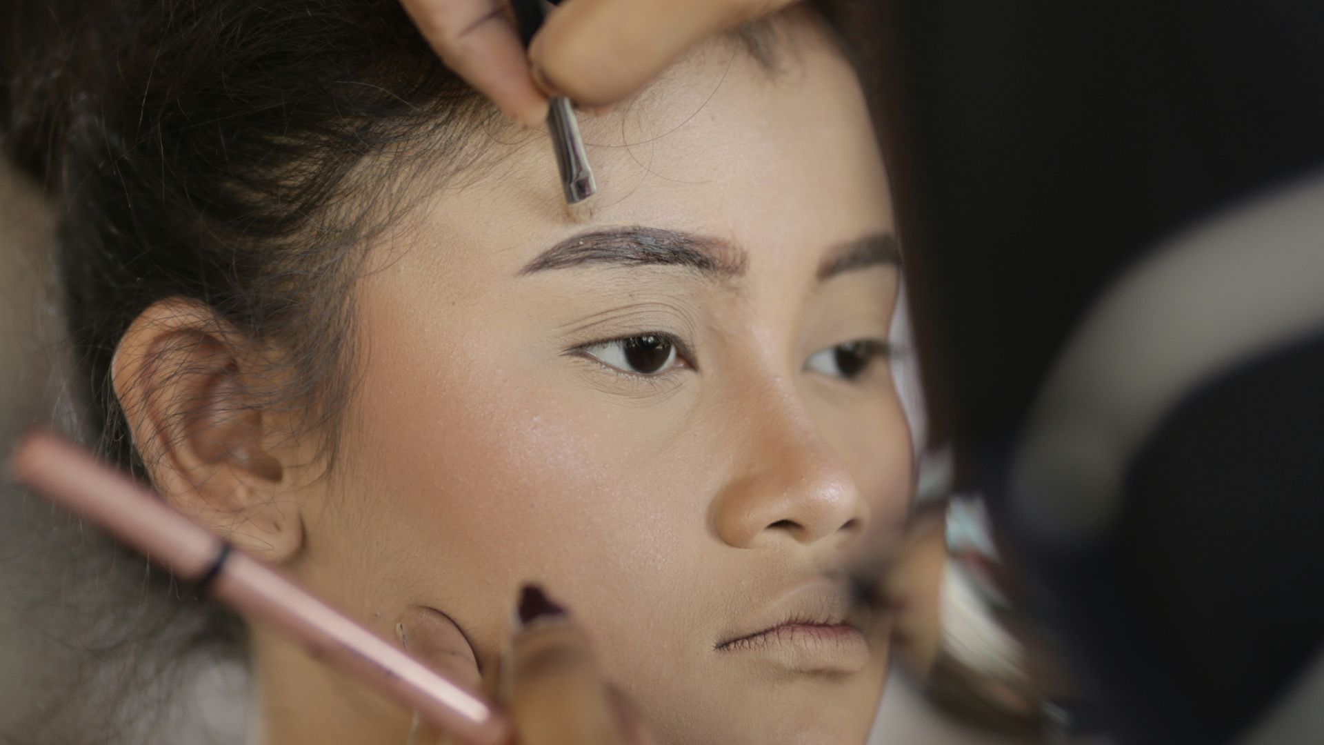 1. Rasage des sourcils