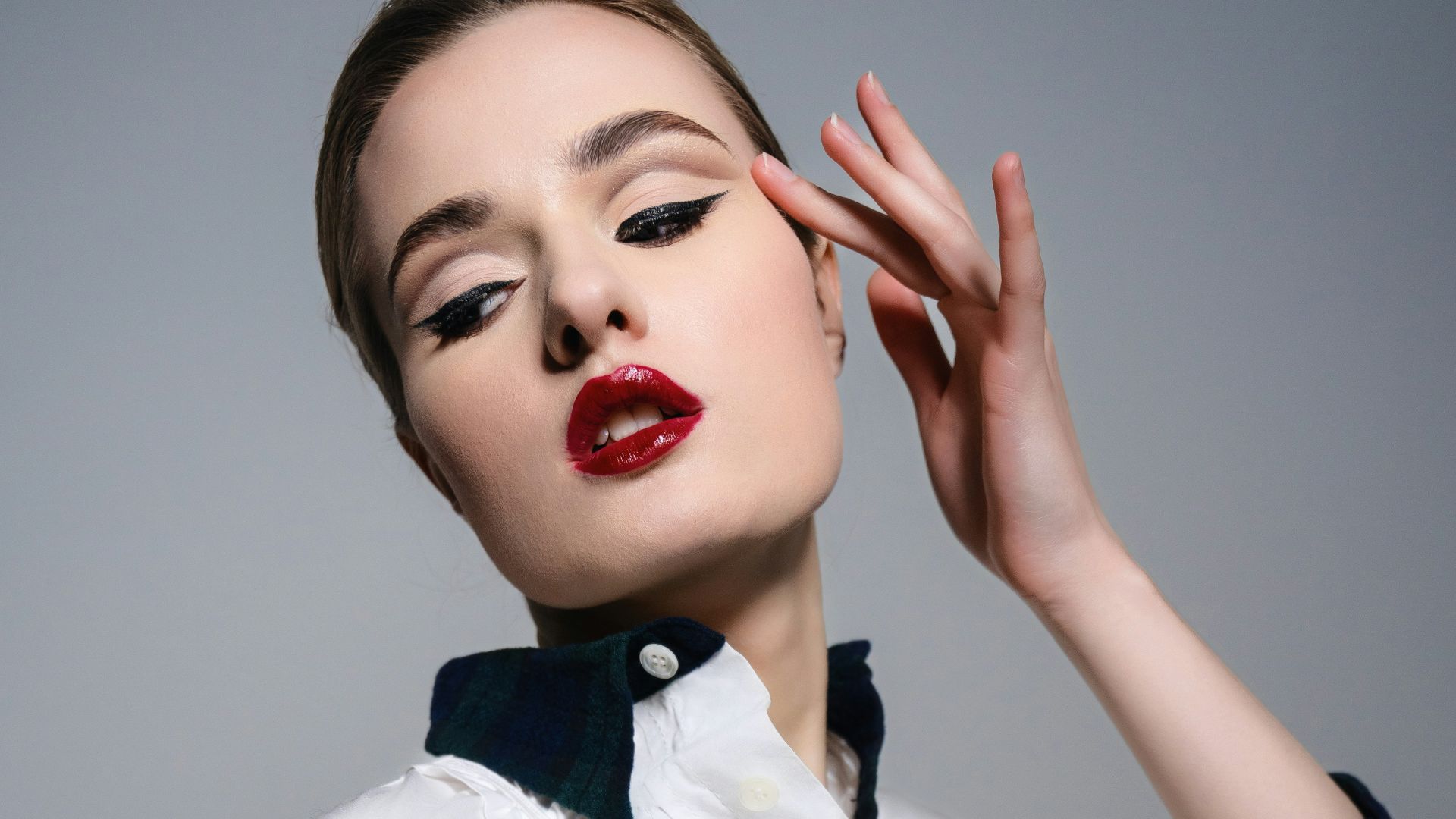 12. Un rouge à lèvres audacieux qui ne leur convient pas