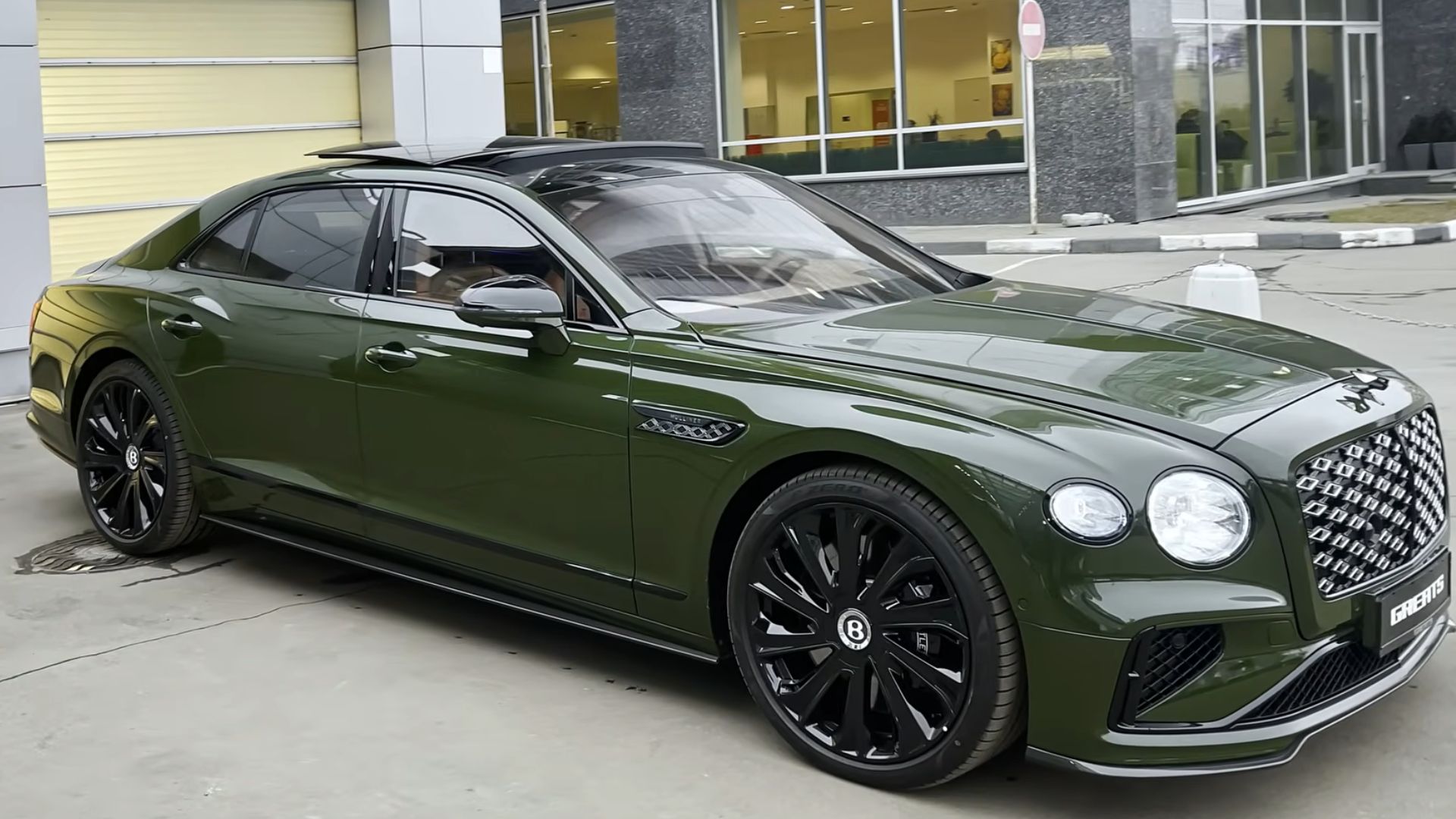 3. Bentley Flying Spur (2025)