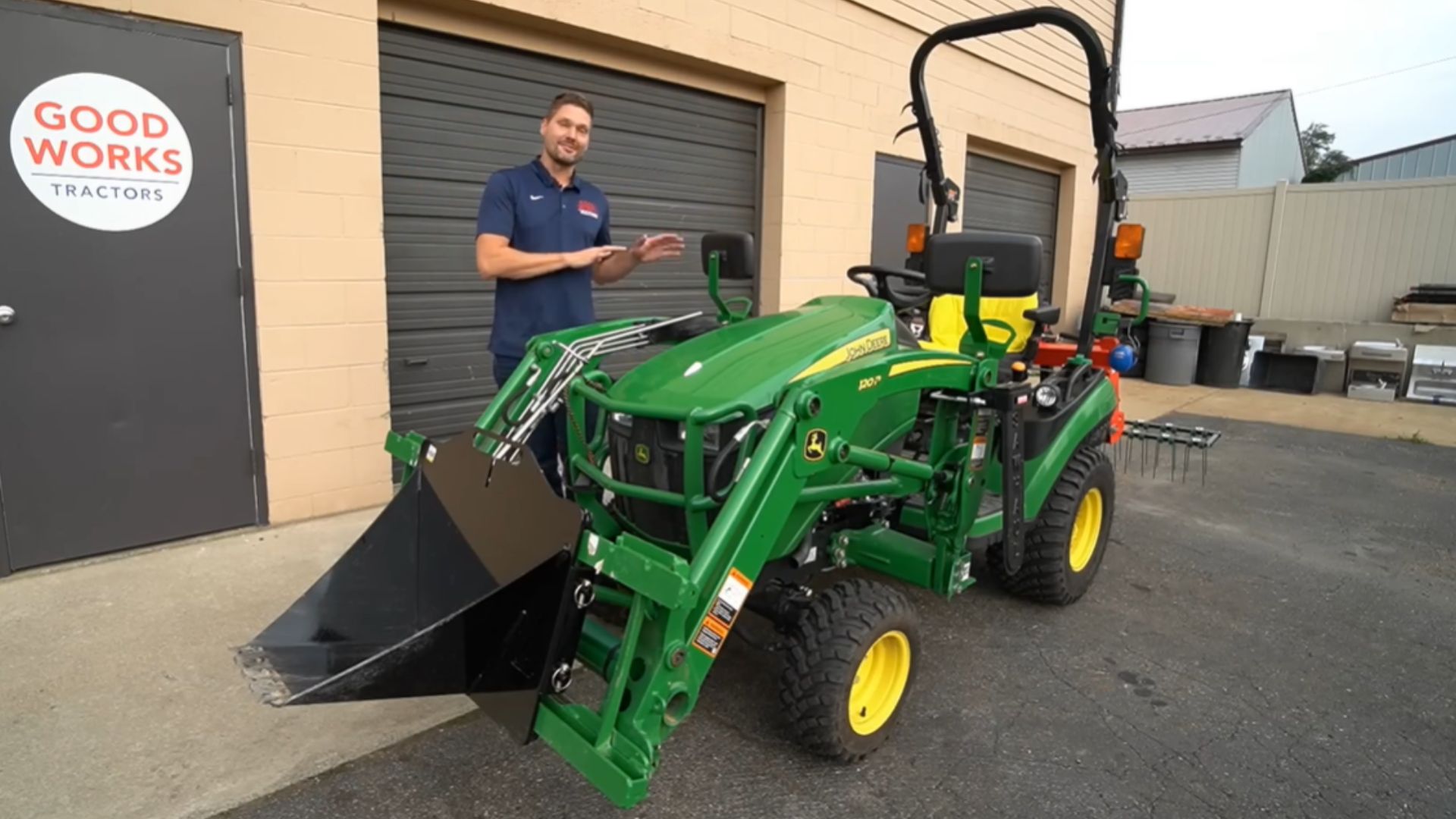 9. Tracteur sous-compact John Deere 1025R