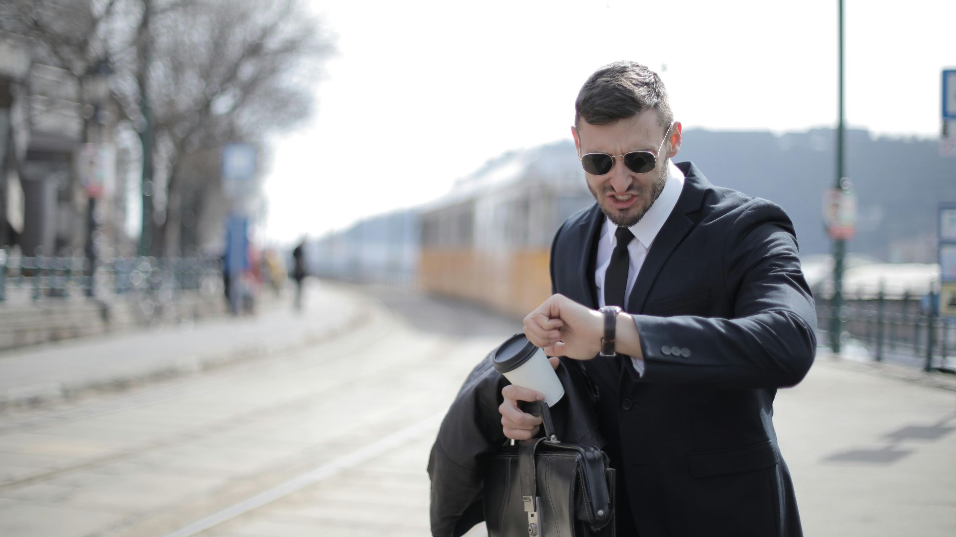17. Attente d'un transport en commun retardé