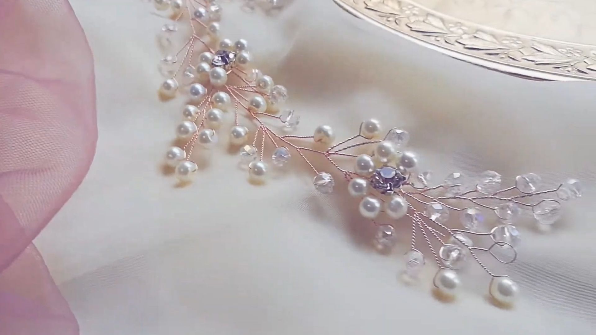 6. Halo de mariée avec brins de perles