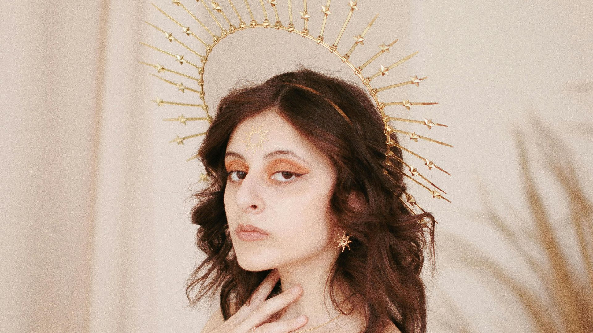 17. Couronne de halo de mariée embellie