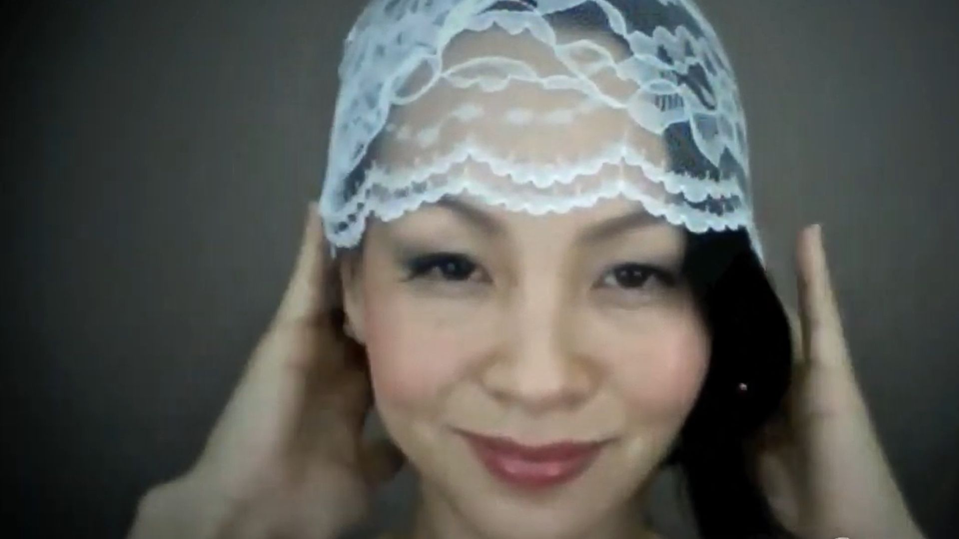 16. Bonnet de mariée en dentelle