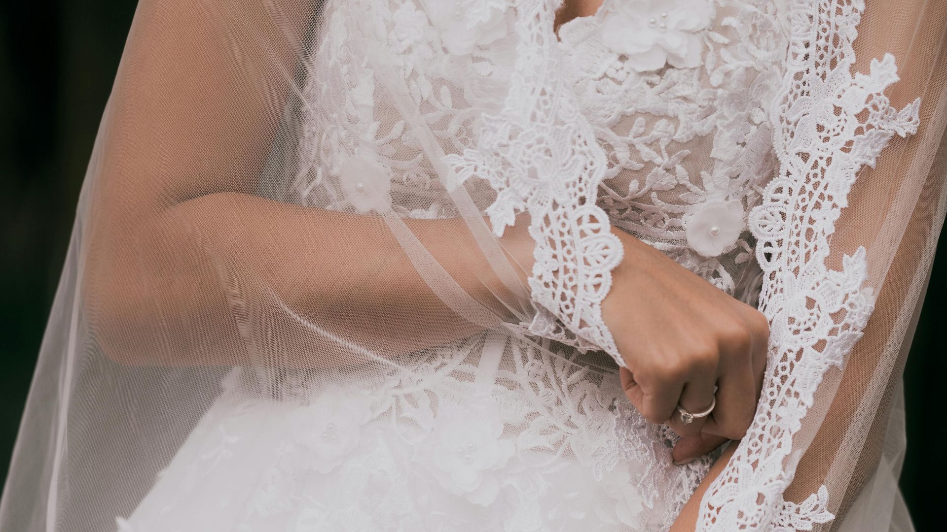 7. Robe Masurian de Pronovias