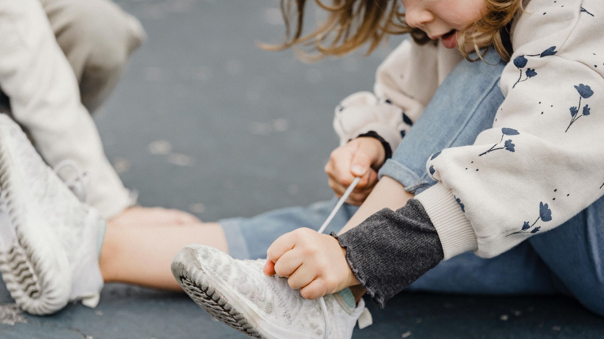14. Les aider à faire leurs lacets