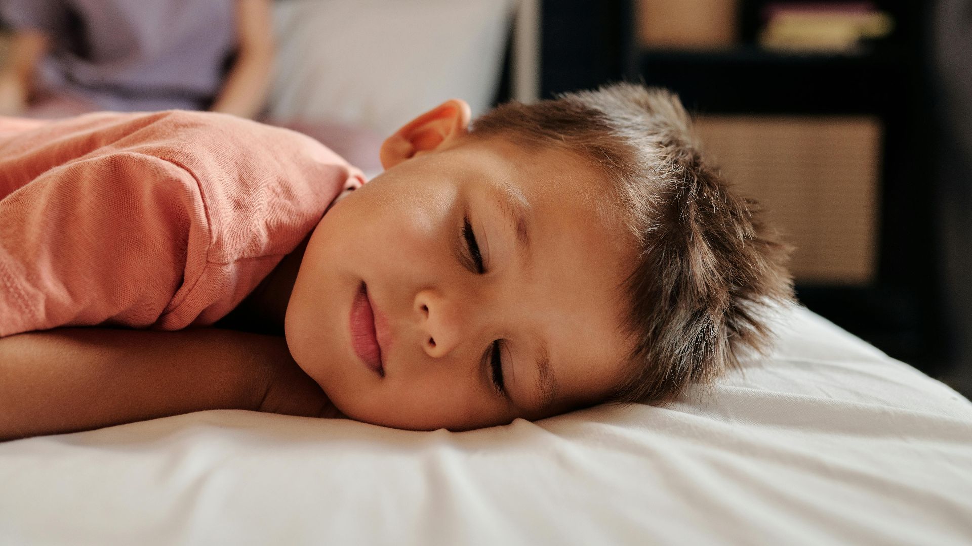 16. Les regarder dormir paisiblement