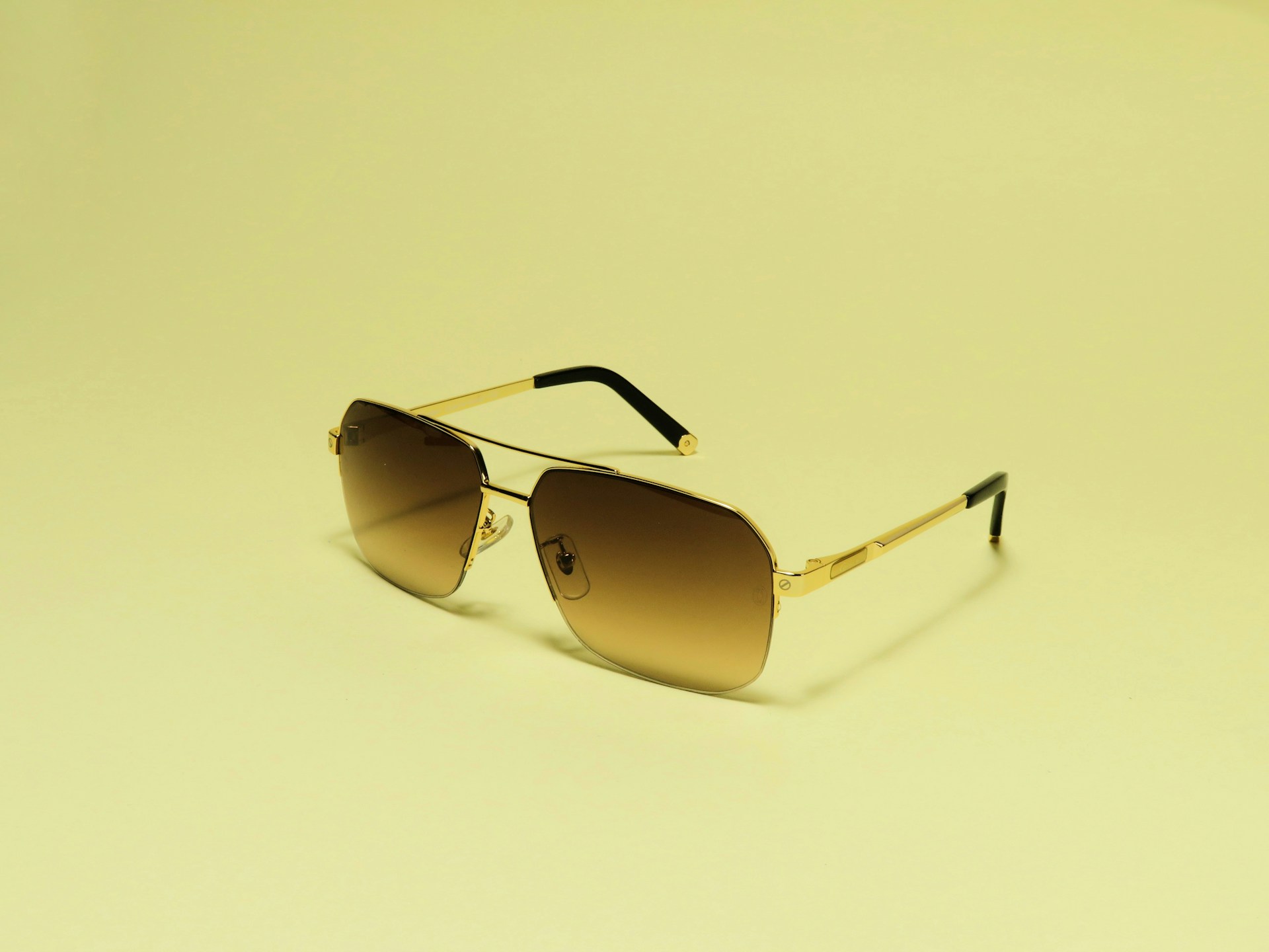 11. Ajouter une paire de lunettes de soleil