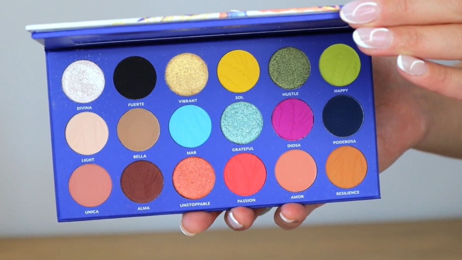 13. Treslúce Beauty - Becky G