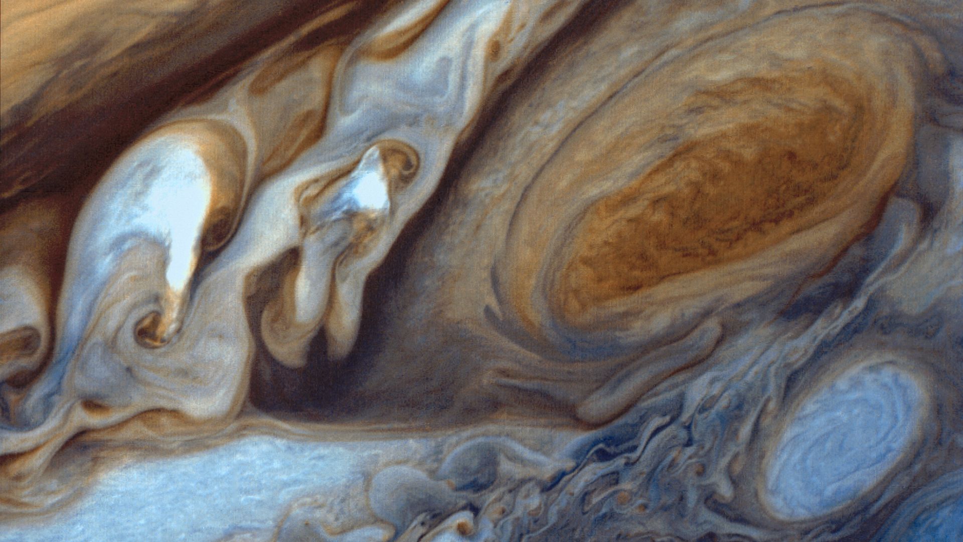13. La tache rouge de Jupiter