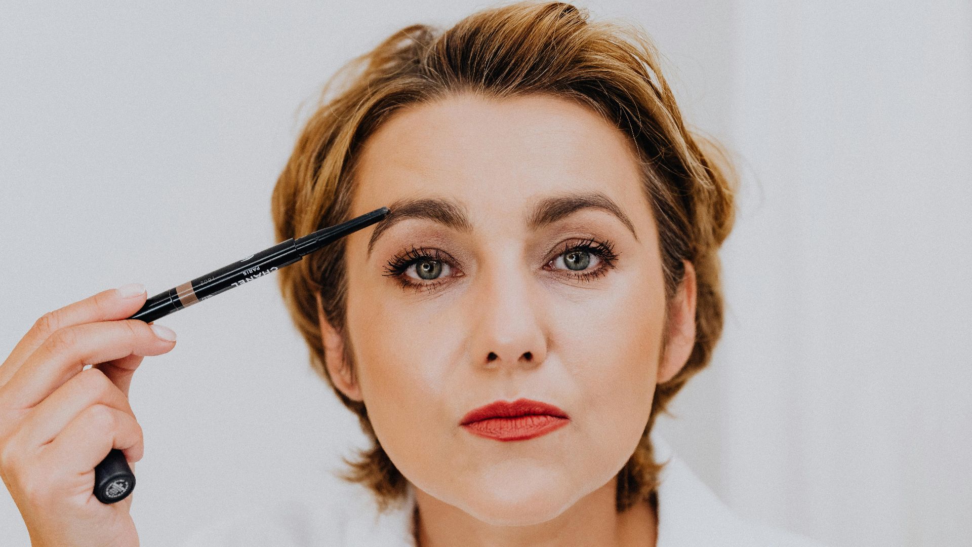 10 techniques de maquillage dépassées que vous devez arrêter de faire et 10 à faire à la place